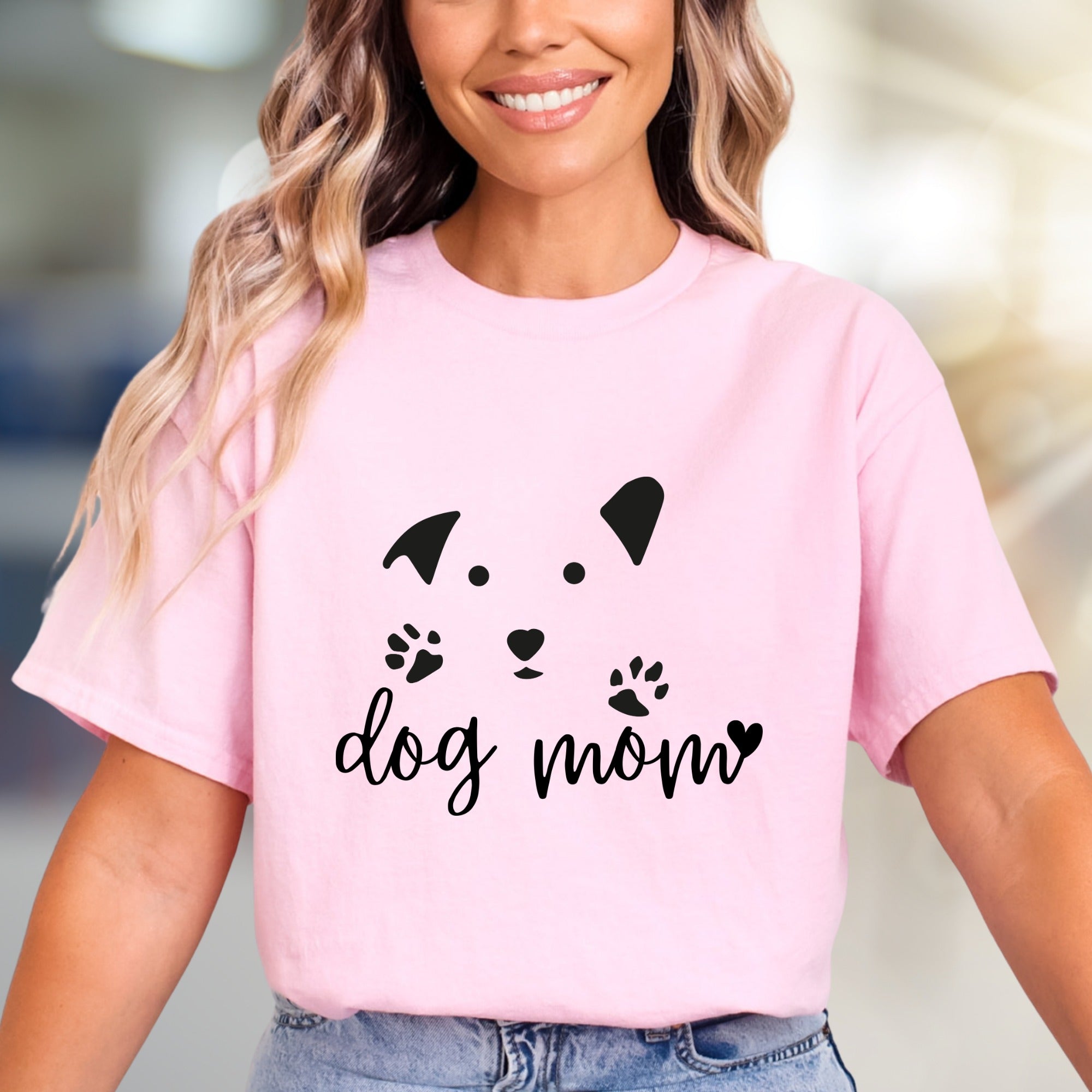 "Dog Mom" Canine Love Graphic Tee, a Heartfelt Pick for Pet Parents