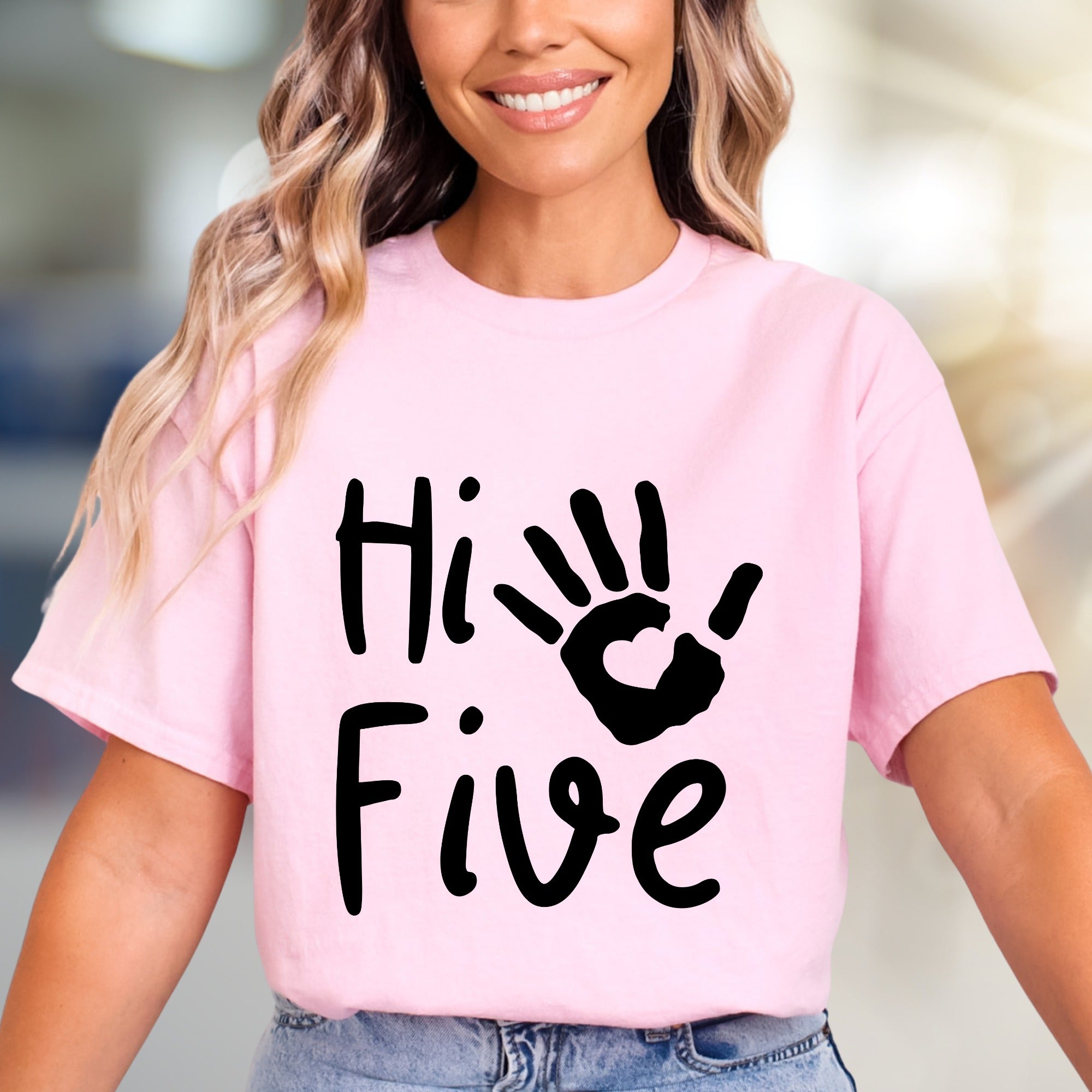 "Hi Five" Handprint Graphic Tee, a Playful Pick for Enthusiasts