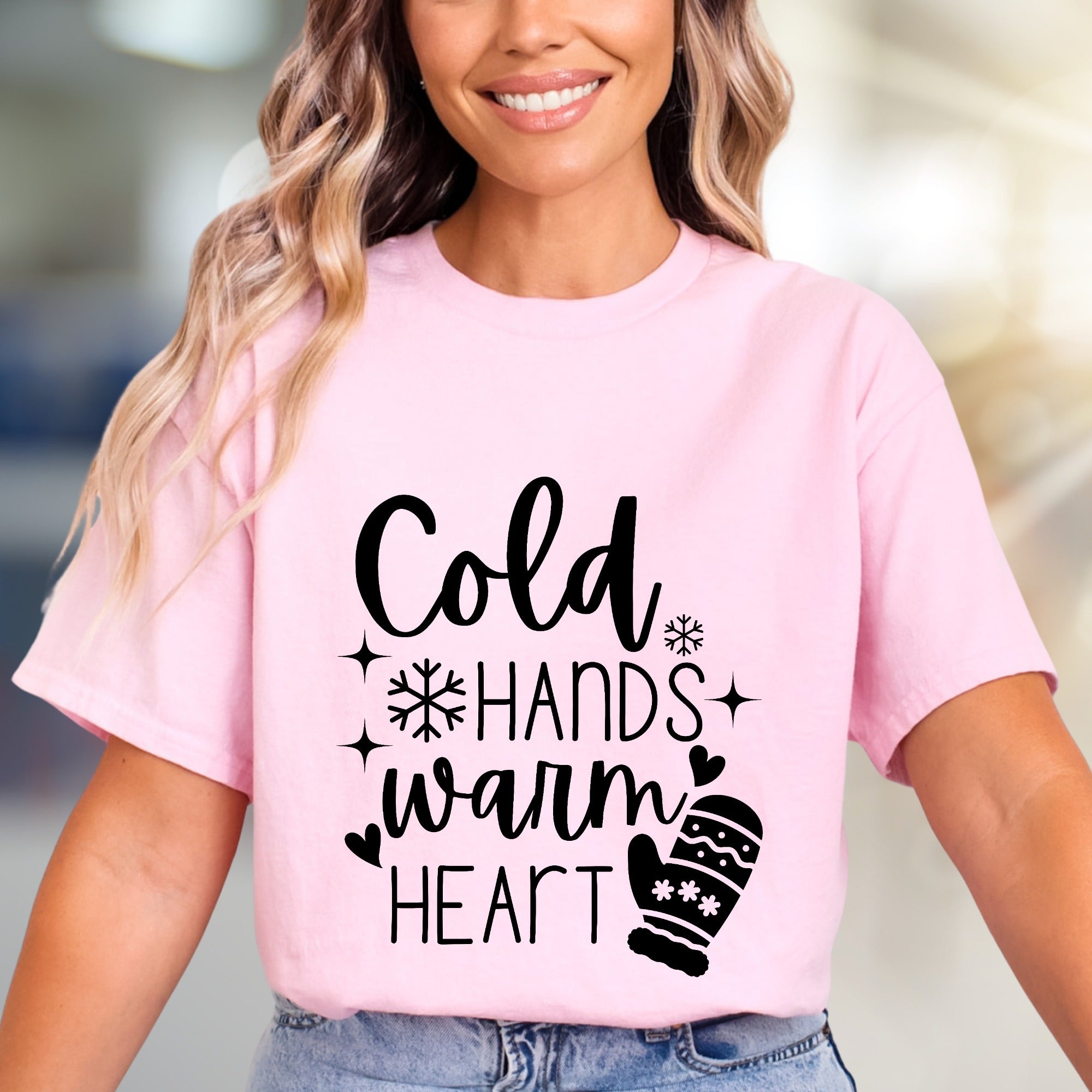 "Cold Hands Warm Heart" Winter Graphic Tee, a Cozy Pick for Holiday Enthusiasts