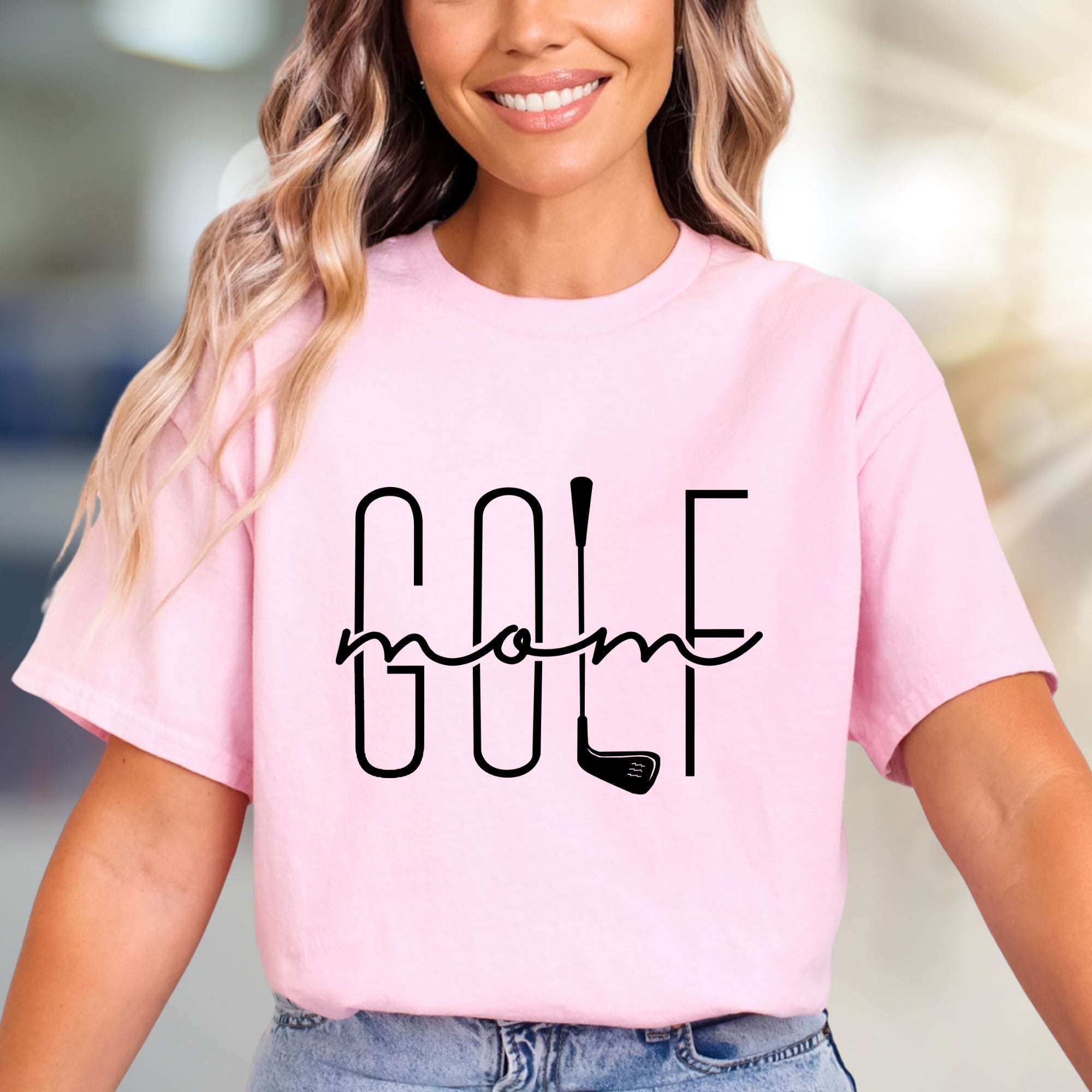 "GOLF mom" Golf Club Graphic Tee, a Sporty Pick for Dedicated Moms