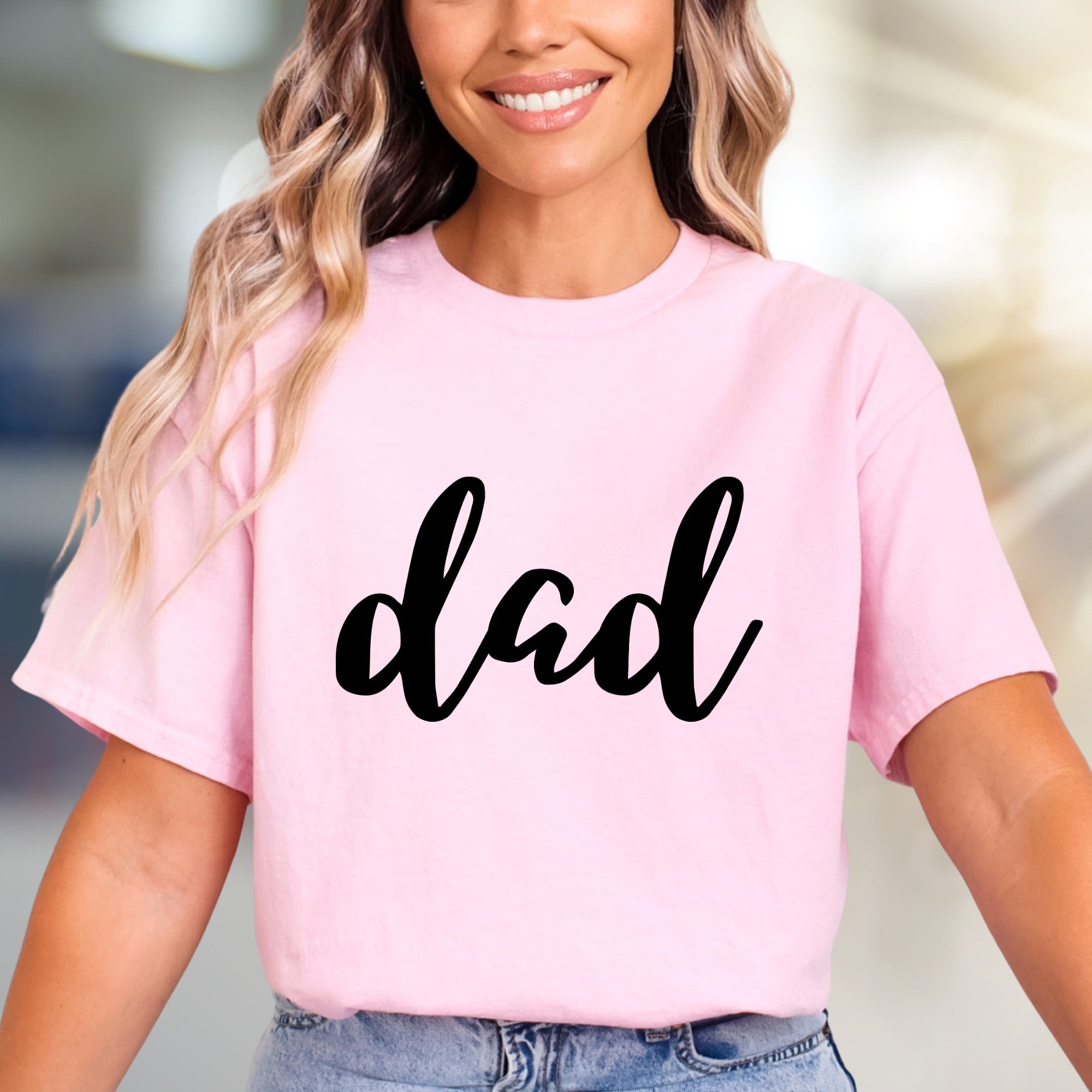"dad" Script Tee, A Heartfelt Graphic Pick for Proud Parents