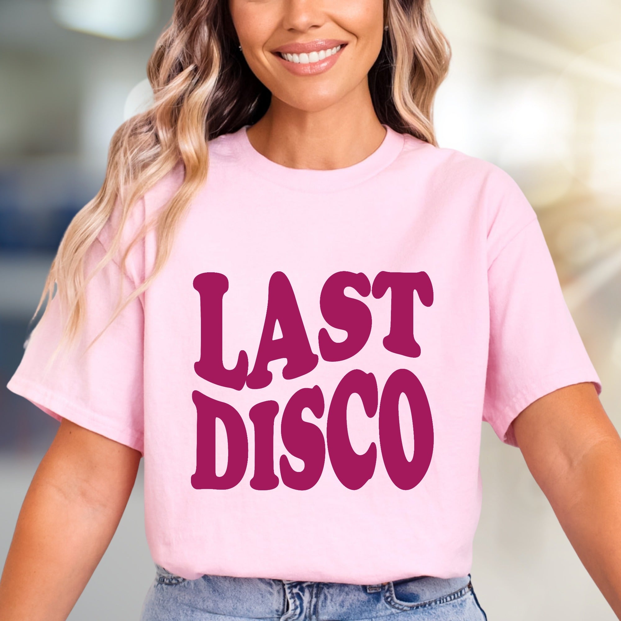 "Last Disco" Retro Graphic Tee, a Nostalgic Pick for Party-Goers
