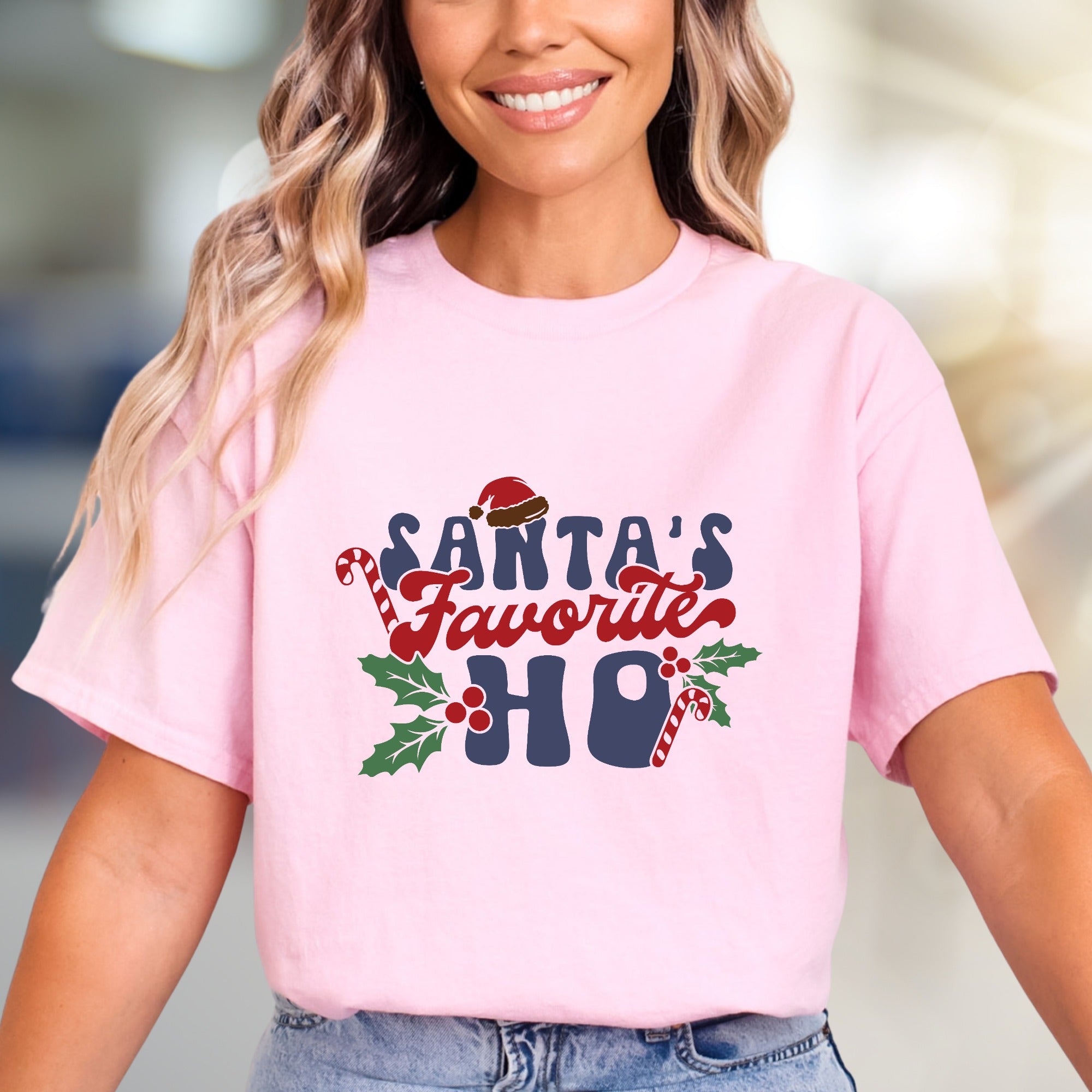 “Santa’s Favorite Ho” Playful Christmas Graphic Tee, a Festive Fun Pick for Holiday Lovers