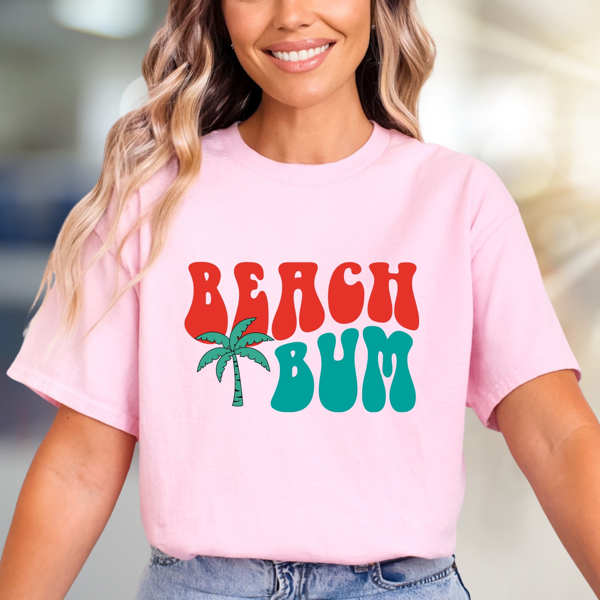 "Beach Bum" Retro Palm Graphic Tee, a Laid-Back Summer Pick for Vacationers