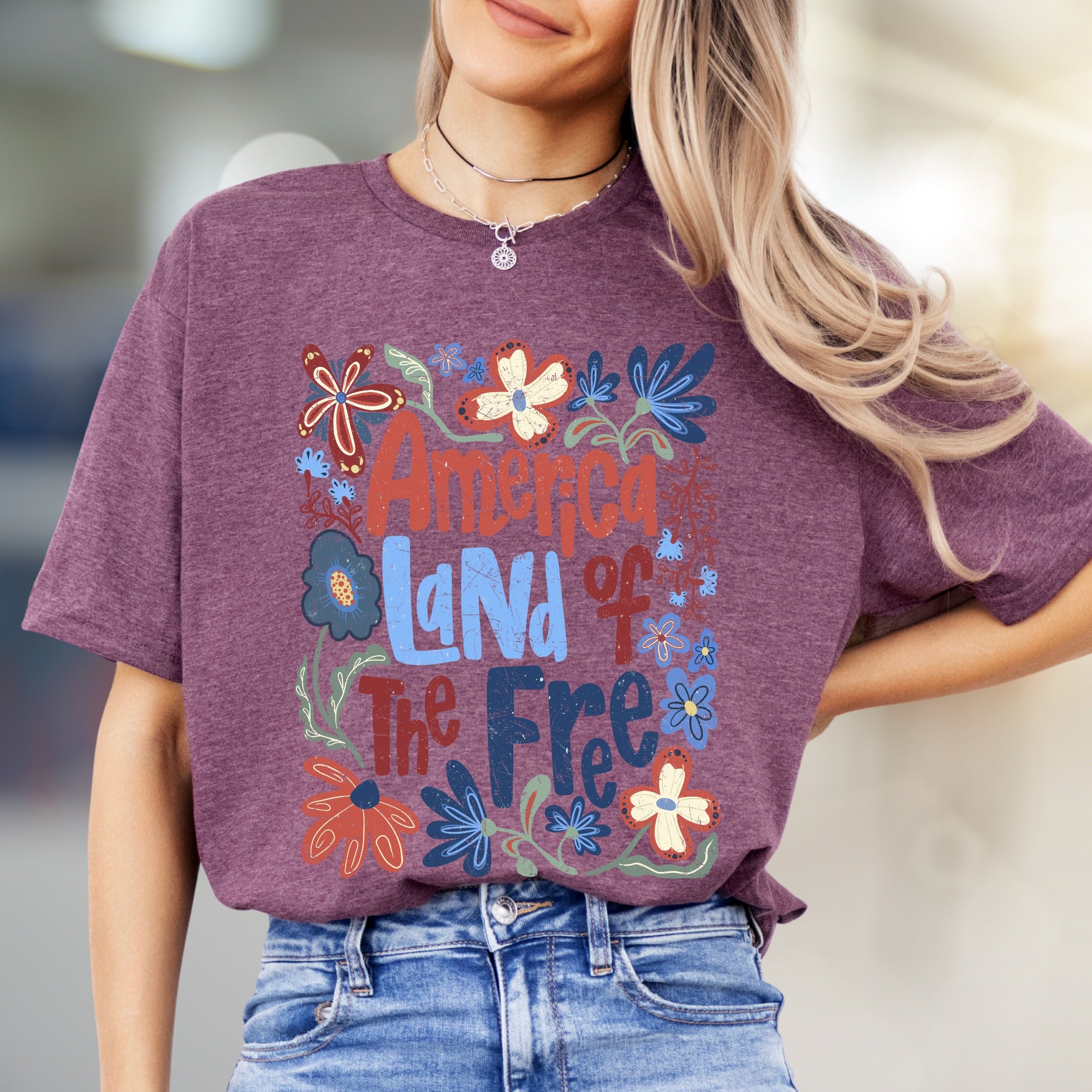 "America Land of The Free" Floral Graphic Tee, a Patriotic Casual Pick for Everyday Wear