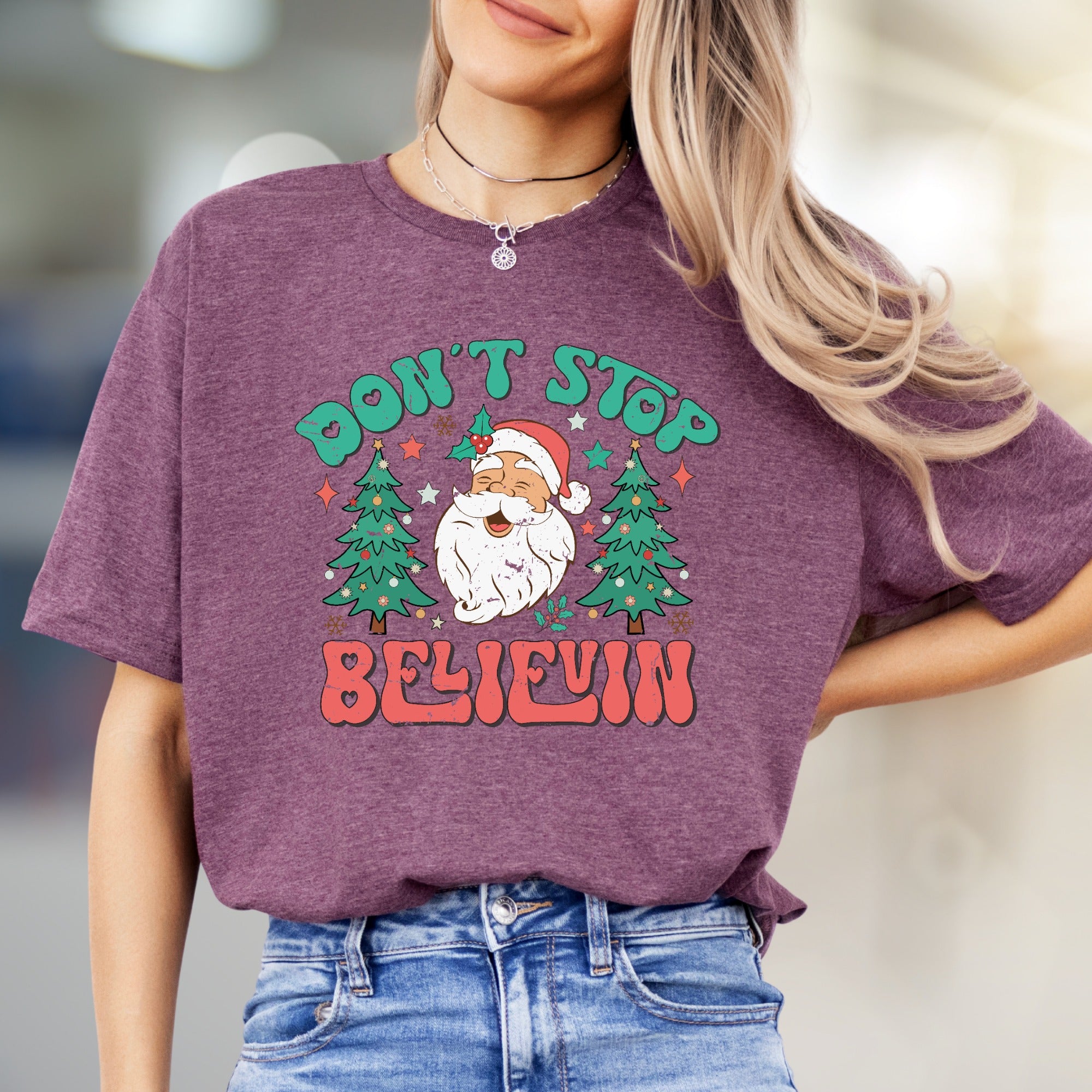 “Don't Stop Believin'” Retro Christmas Graphic Tee, a Festive Holiday Pick for Enthusiasts