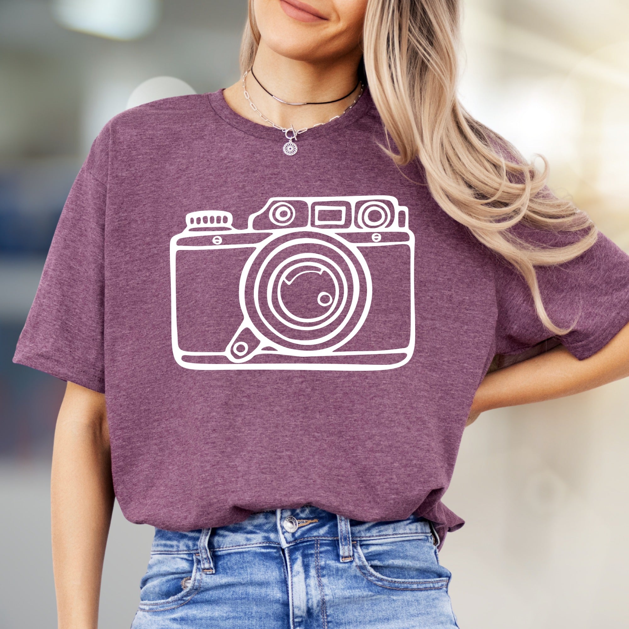 Minimalist Camera Outline Graphic Tee, A Photography Lover's Unisex Pick