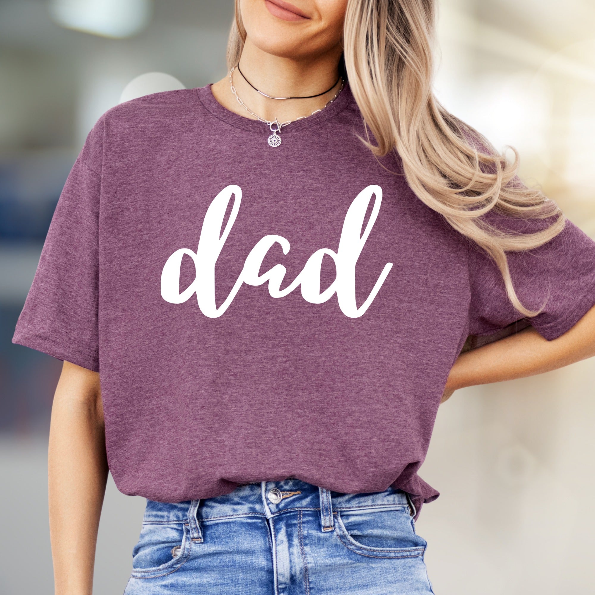 "dad" Script Tee, A Heartfelt Graphic Pick for Proud Parents