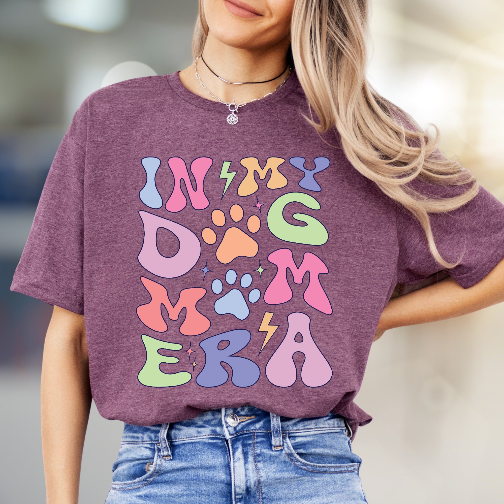"In My Dog Mom Era" Retro Graphic Tee, a Vibrant Pick for Pet Lovers