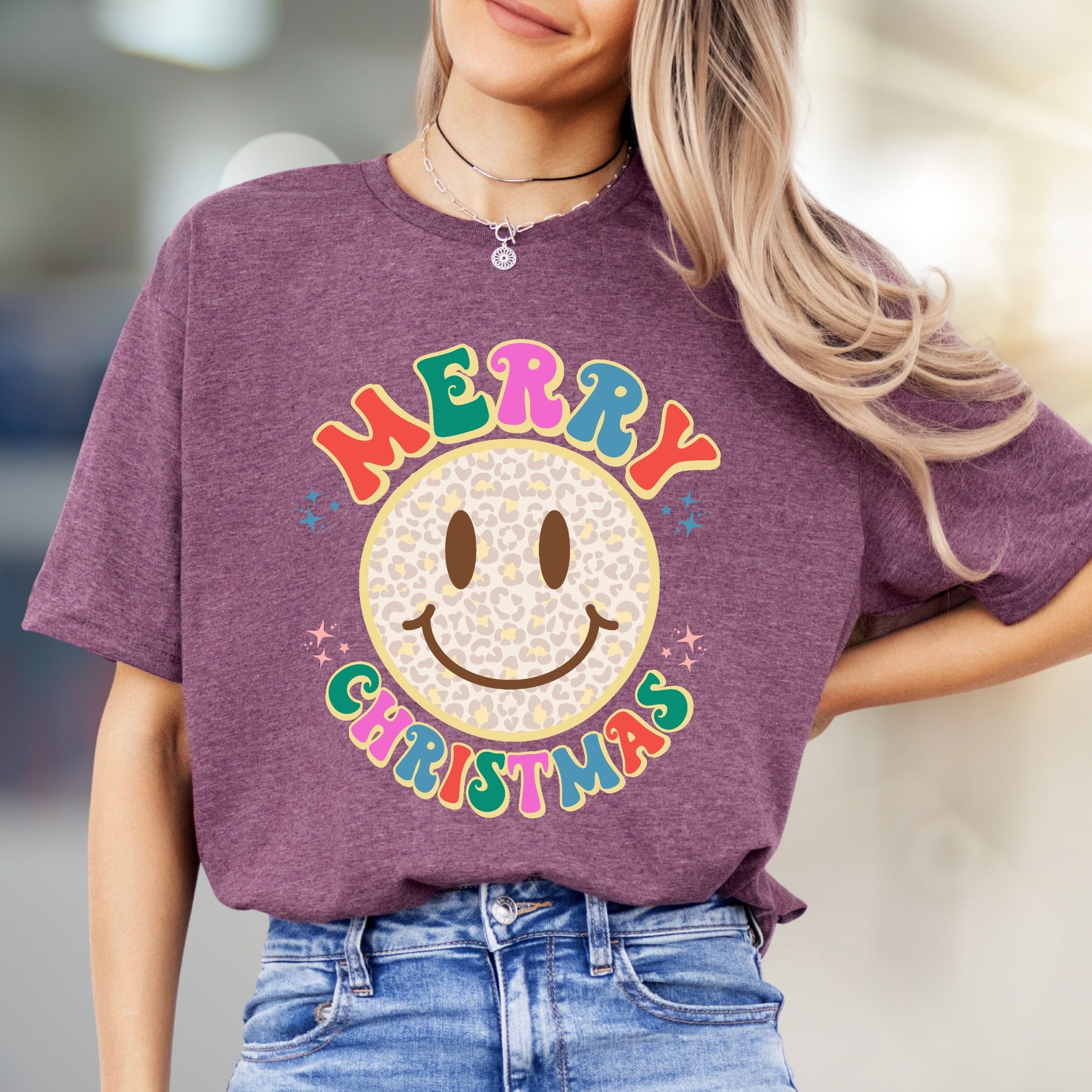 "Merry Christmas" Leopard Smiley Graphic Tee, a Festive Retro Pick for Holiday Lovers