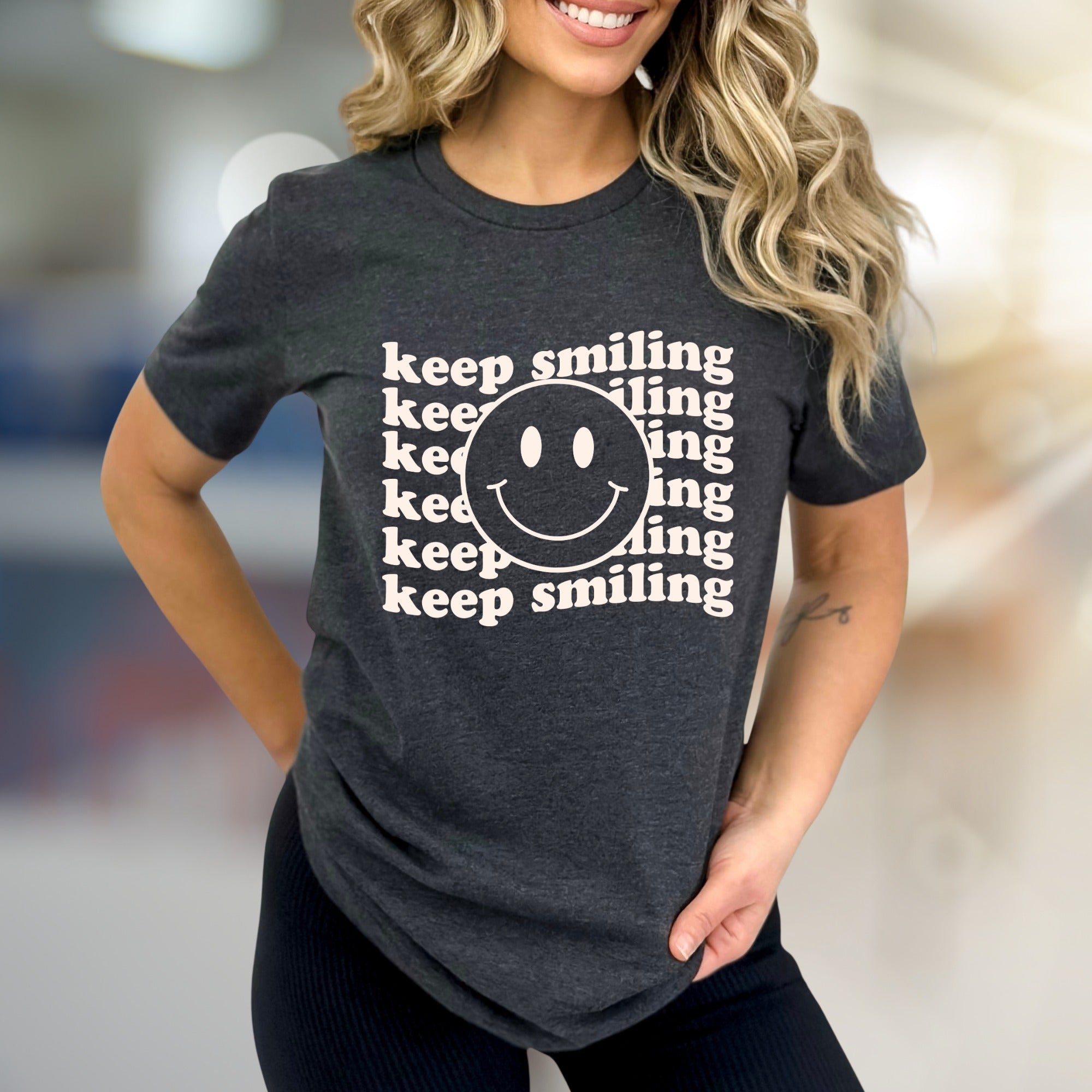"keep smiling" Retro Smiley Face Graphic Tee, a Positive Vibe Pick for Everyone