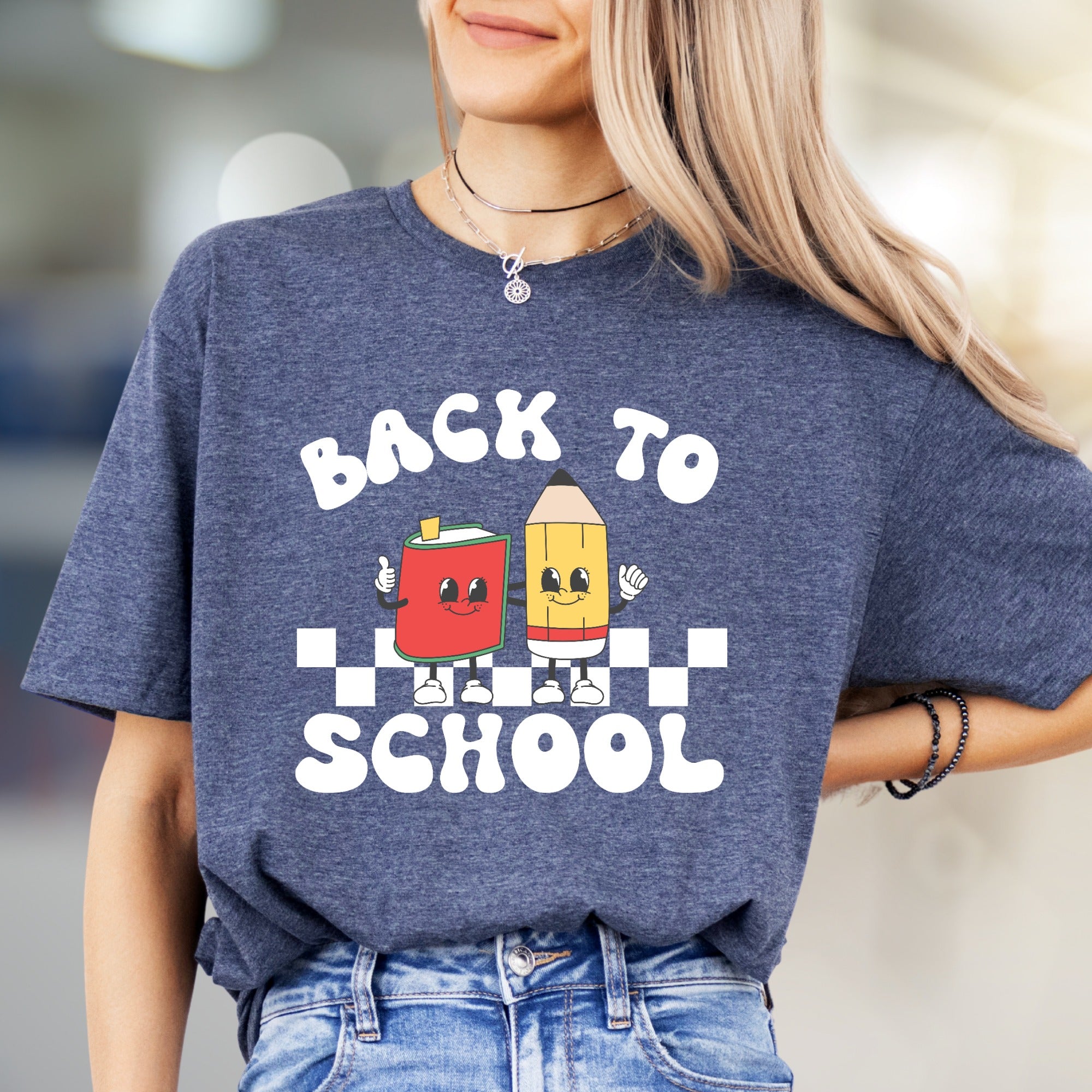 "Back To School" Retro Graphic Tee, a Nostalgic Pick for Students & Teachers