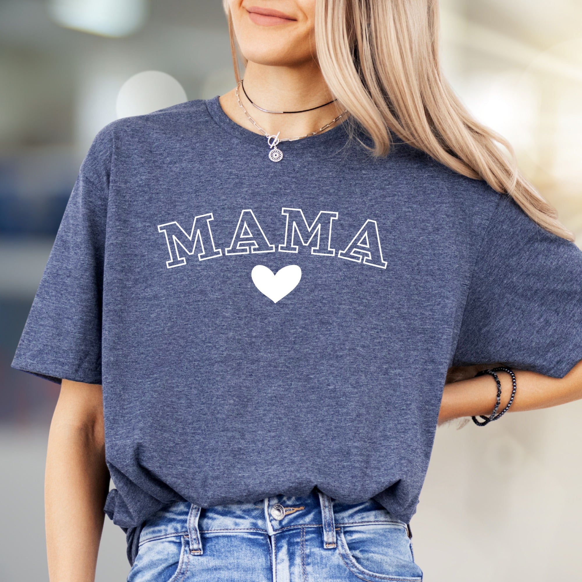 "MAMA" Heart Graphic Tee, a Loving Pick for Everyday Style