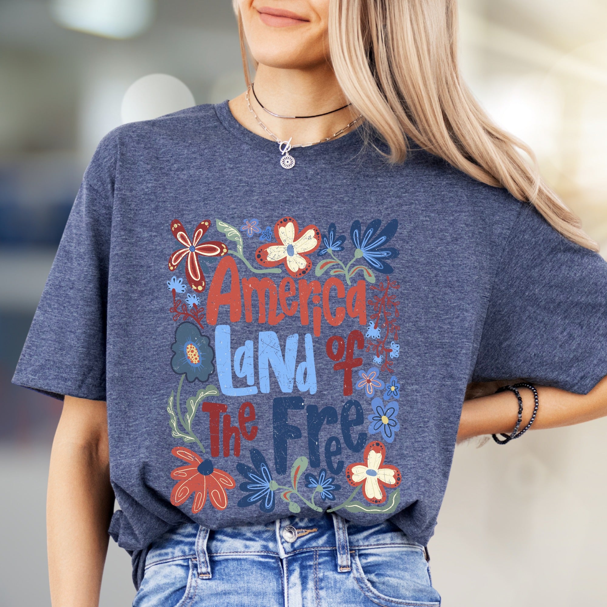 "America Land of The Free" Floral Graphic Tee, a Patriotic Casual Pick for Everyday Wear