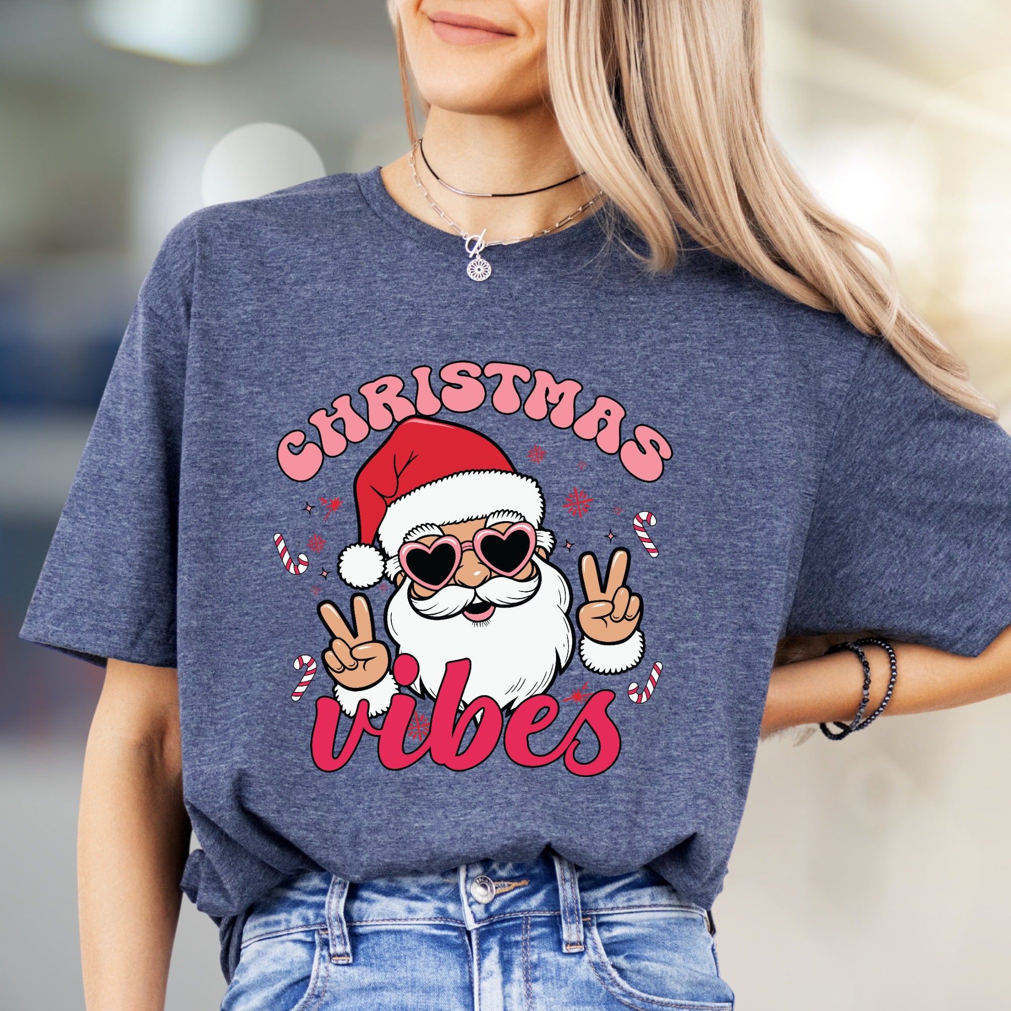 "Christmas Vibes" Groovy Santa Graphic Tee, a Festive Pick for Joy-Seekers