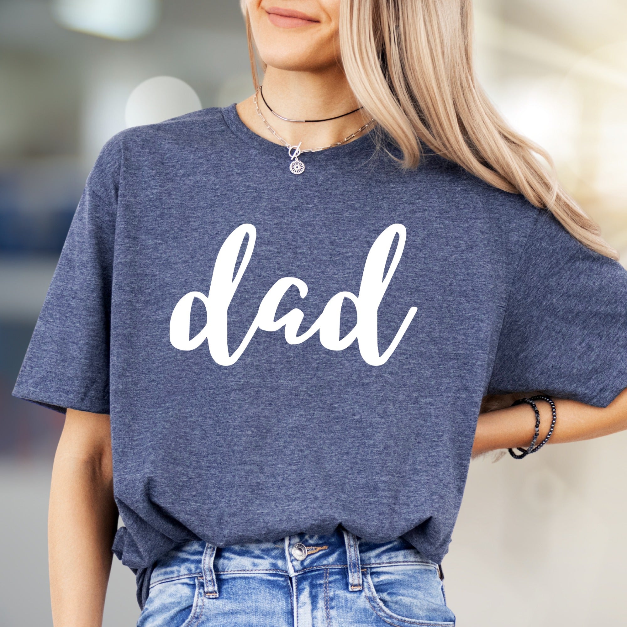 "dad" Script Tee, A Heartfelt Graphic Pick for Proud Parents