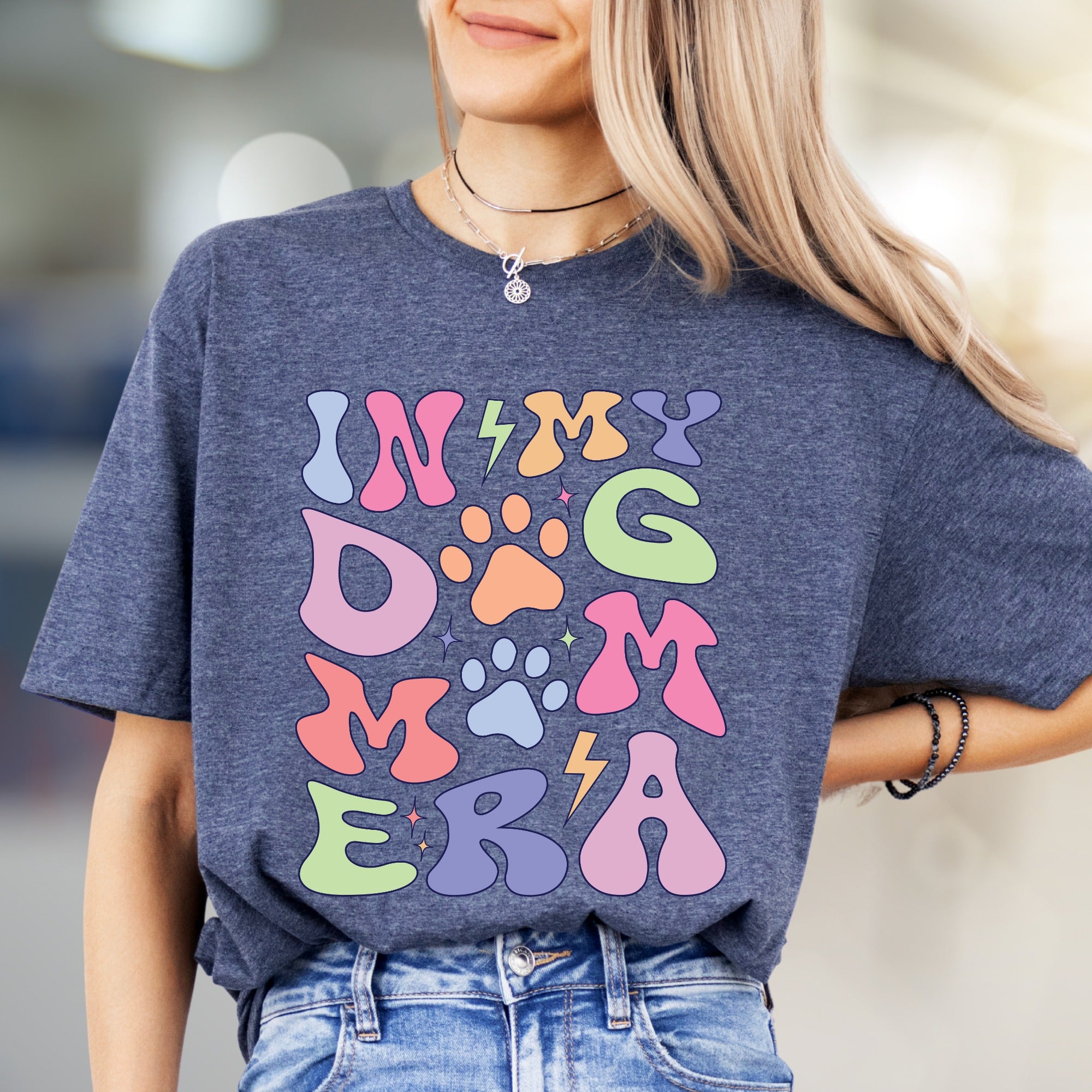 "In My Dog Mom Era" Retro Graphic Tee, a Vibrant Pick for Pet Lovers