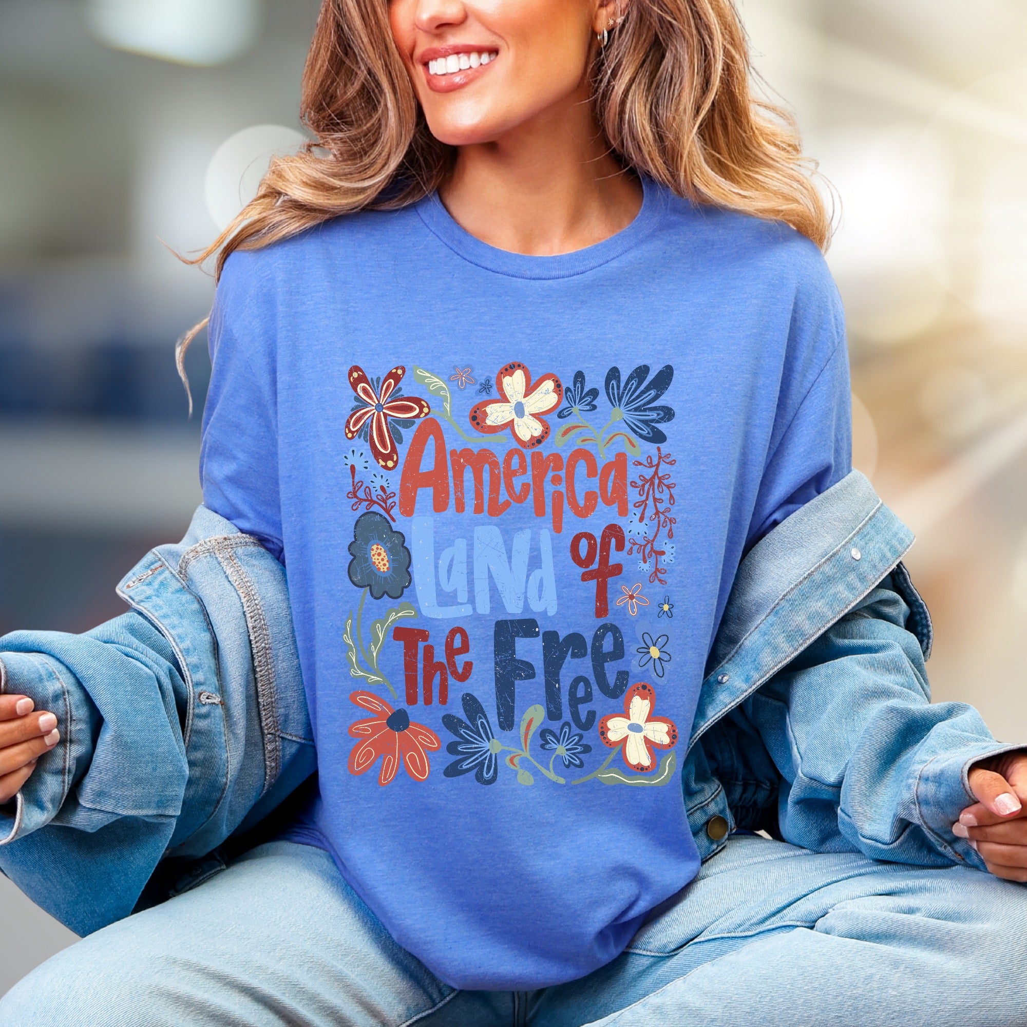 "America Land of The Free" Floral Graphic Tee, a Patriotic Casual Pick for Everyday Wear