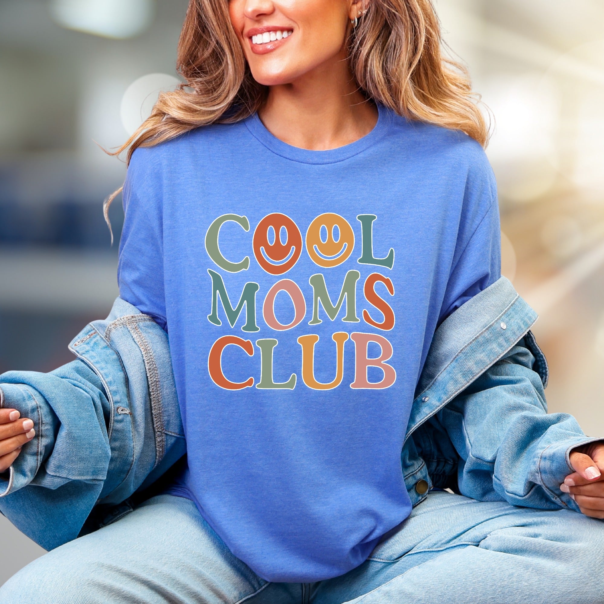 "COOL MOMS CLUB" Retro Smiley Face Graphic Tee, a Trendy Mom Pick for Her