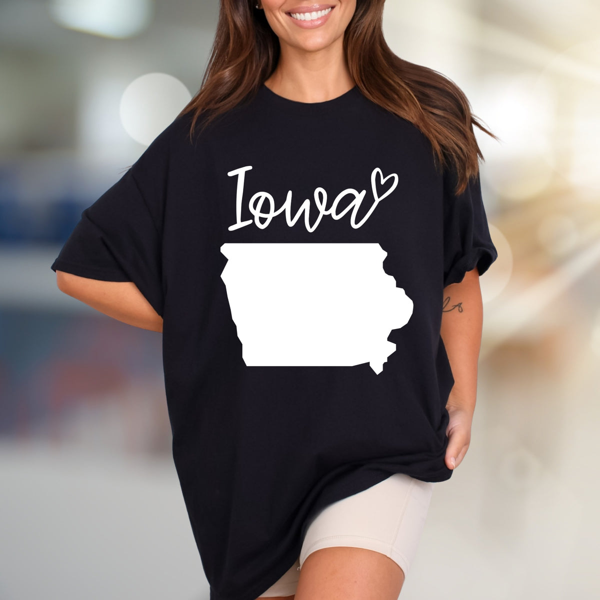 “Iowa” State Outline Graphic Tee, a Hometown Love Pick for Residents