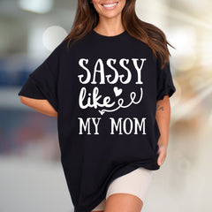 "Sassy Like My Mom" Chic Text Graphic Tee, a Mother-Daughter Style Pick for Trendsetters