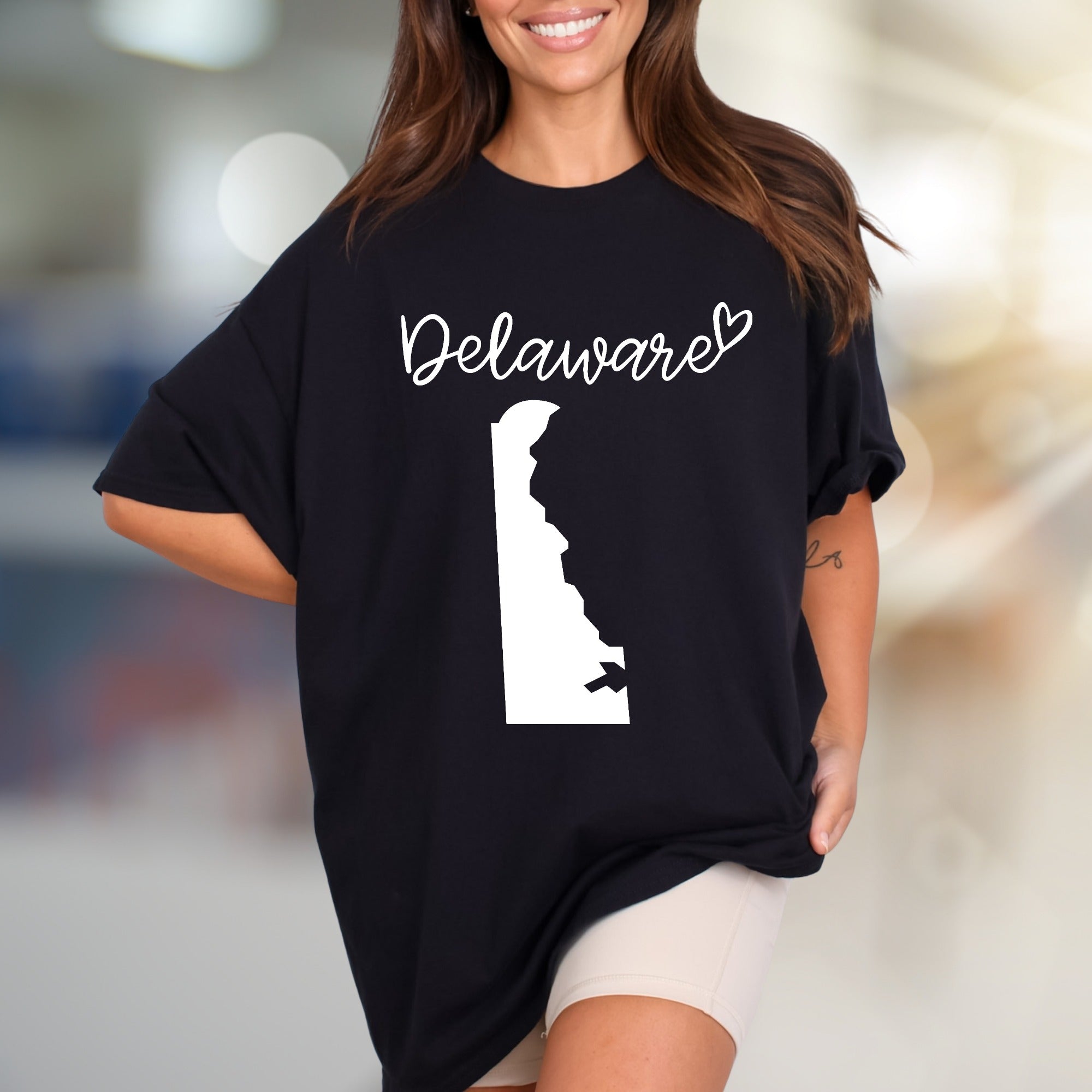 "Delaware" State Map Graphic Tee, a Hometown Pride Pick for Residents & Fans