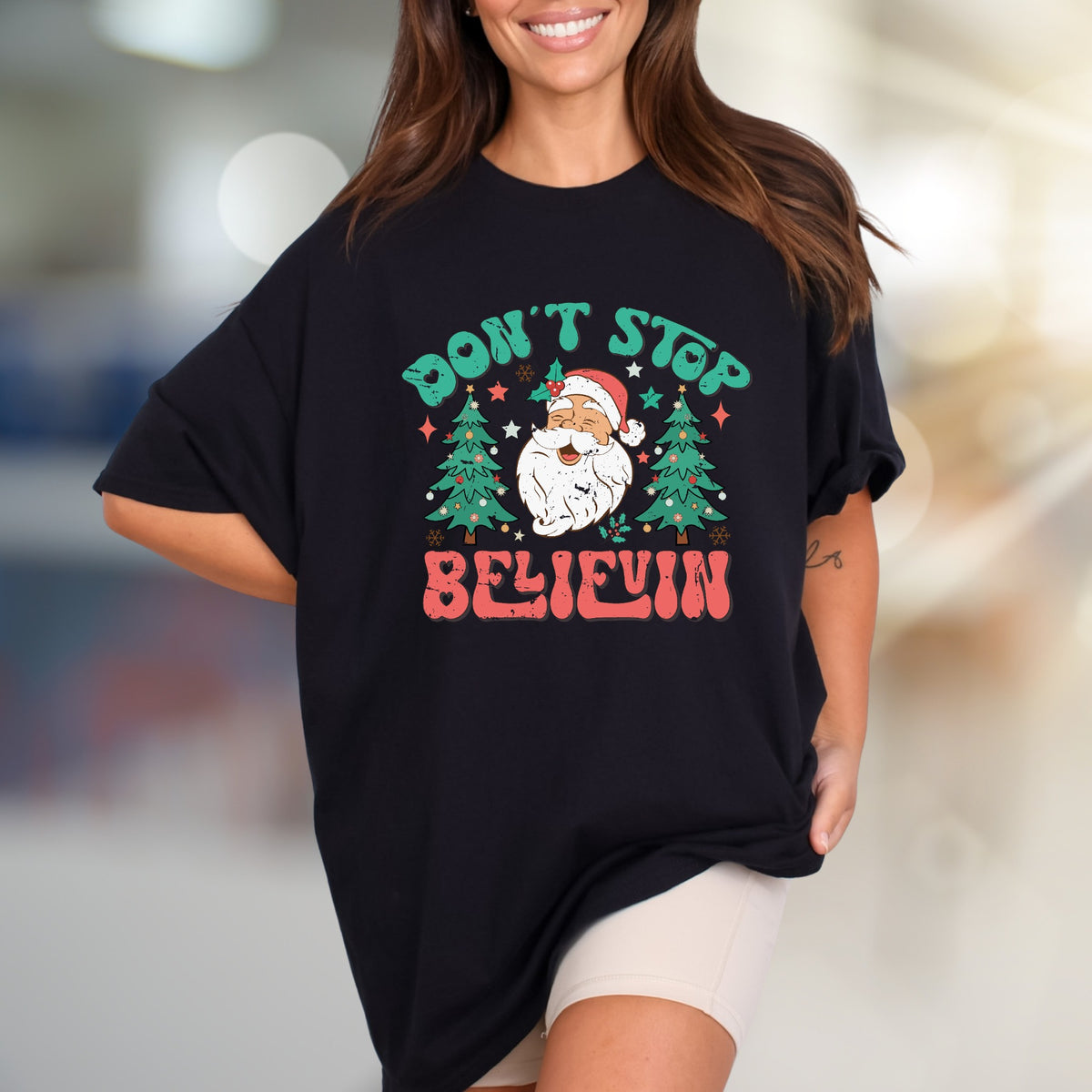 “Don't Stop Believin'” Retro Christmas Graphic Tee, a Festive Holiday Pick for Enthusiasts