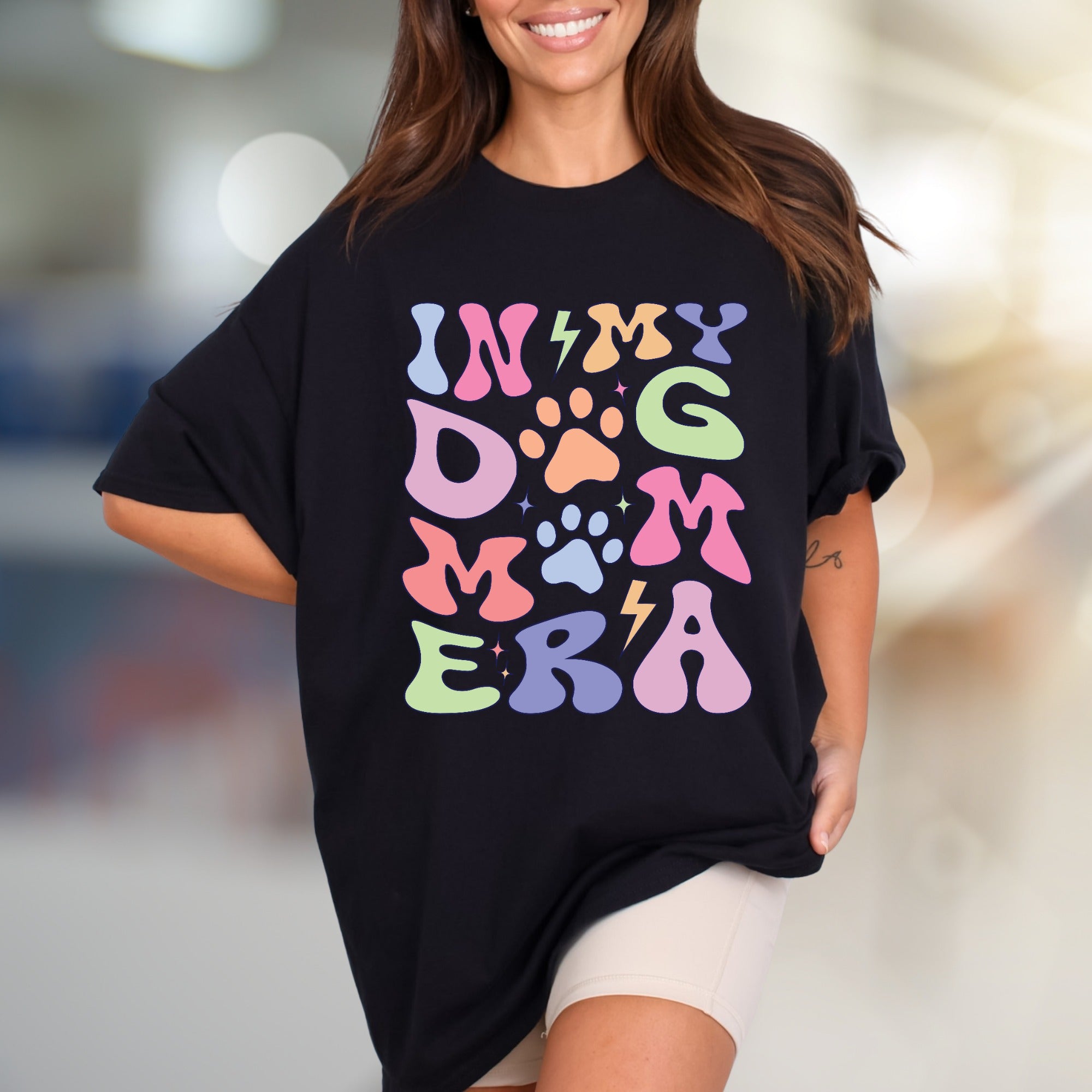 "In My Dog Mom Era" Retro Graphic Tee, a Vibrant Pick for Pet Lovers