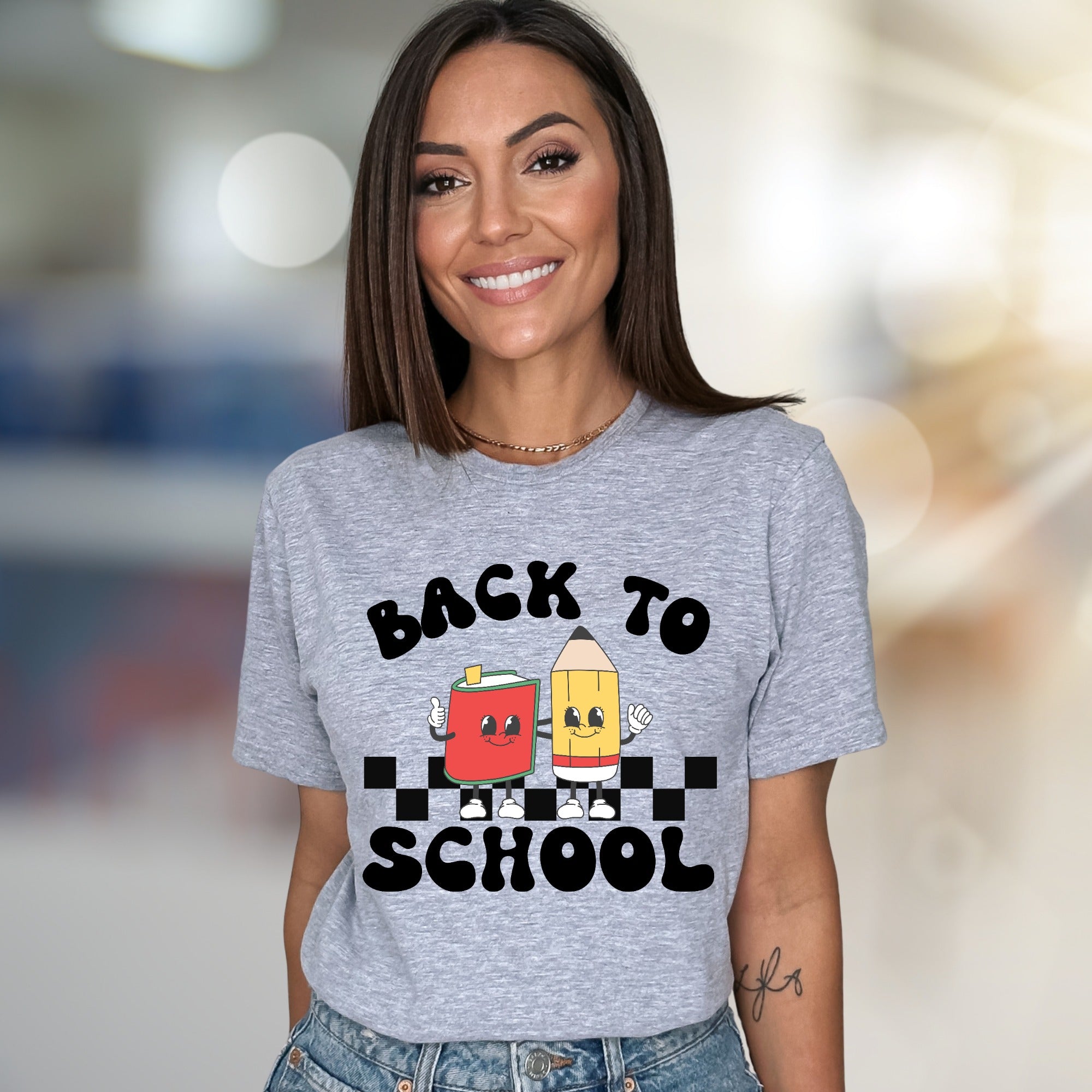 "Back To School" Retro Graphic Tee, a Nostalgic Pick for Students & Teachers