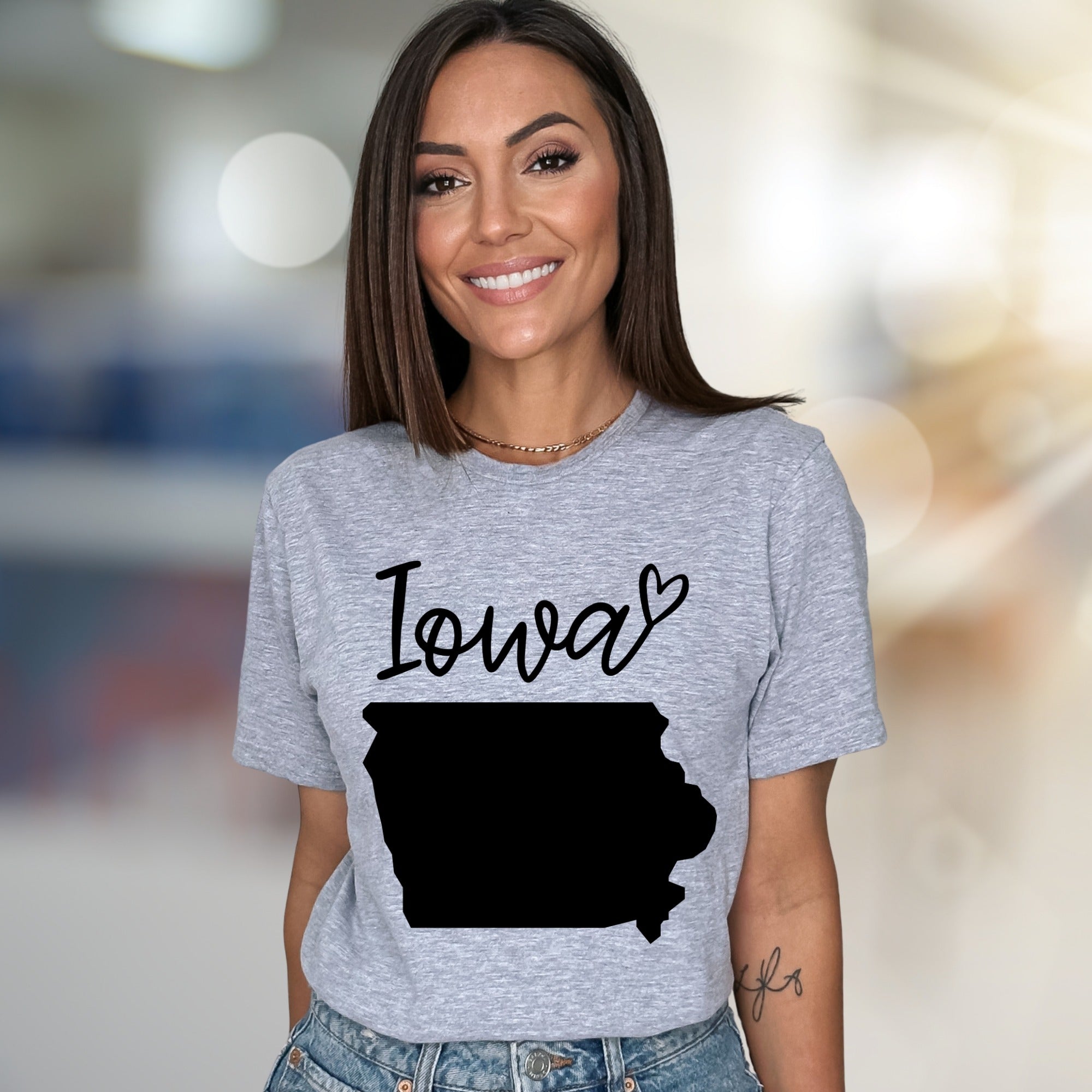 “Iowa” State Outline Graphic Tee, a Hometown Love Pick for Residents