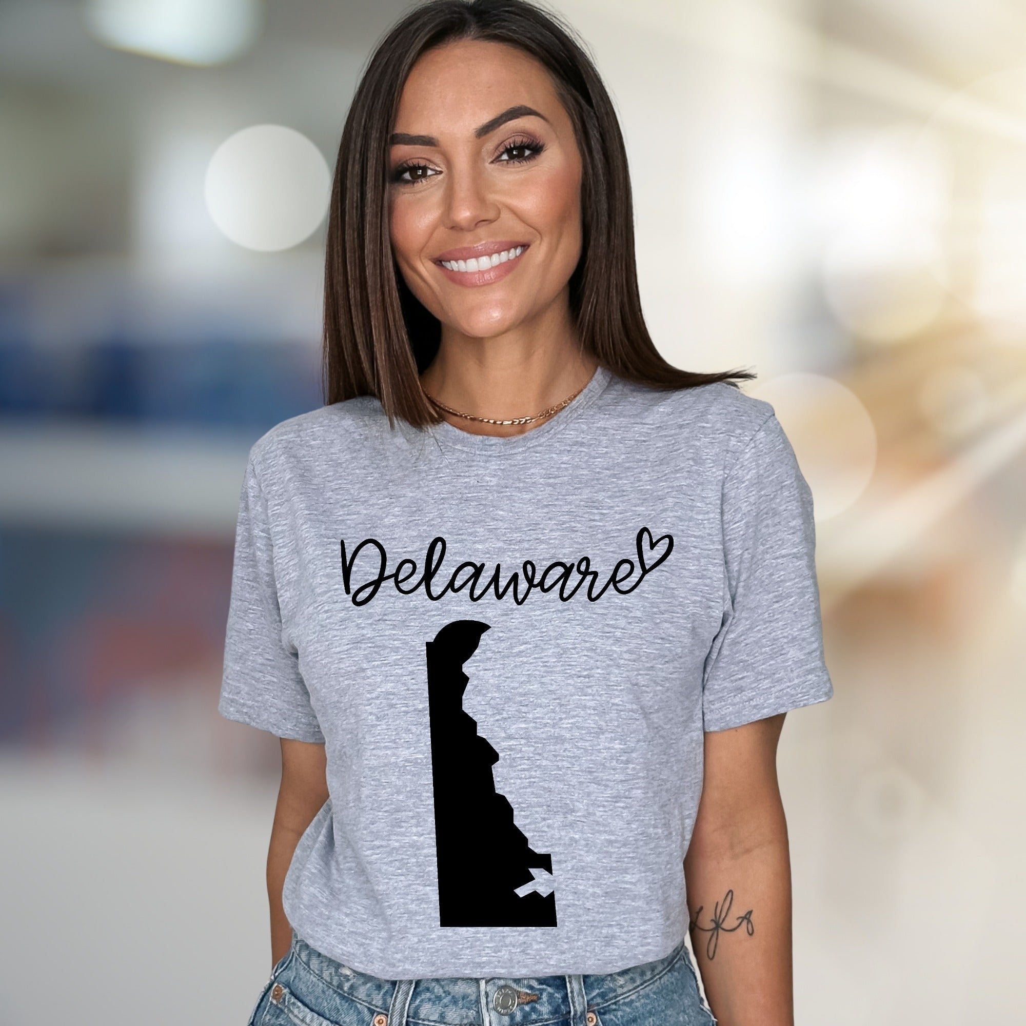 "Delaware" State Map Graphic Tee, a Hometown Pride Pick for Residents & Fans