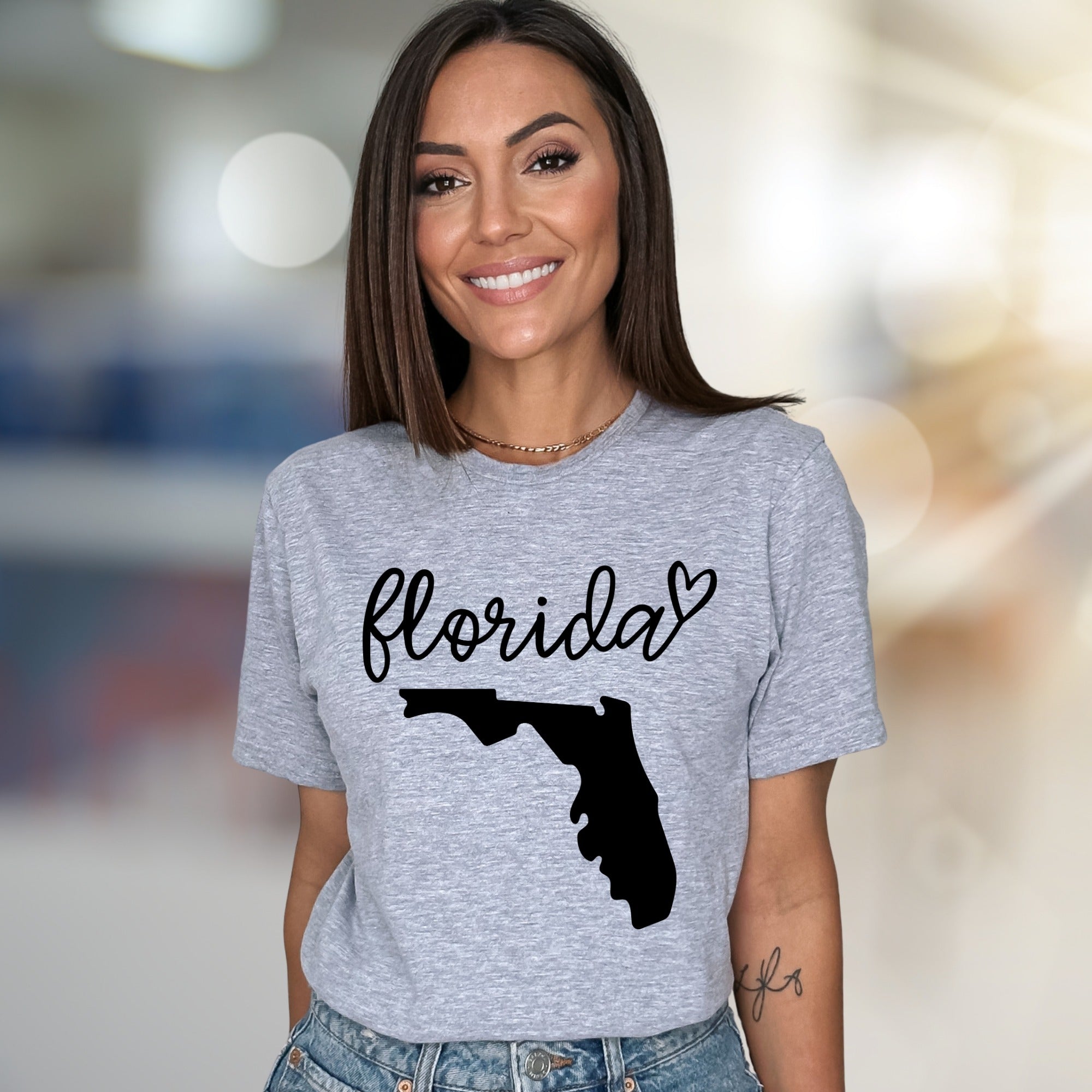 "Florida" State Outline & Script Graphic Tee, a Sunshine State Pick for Travelers