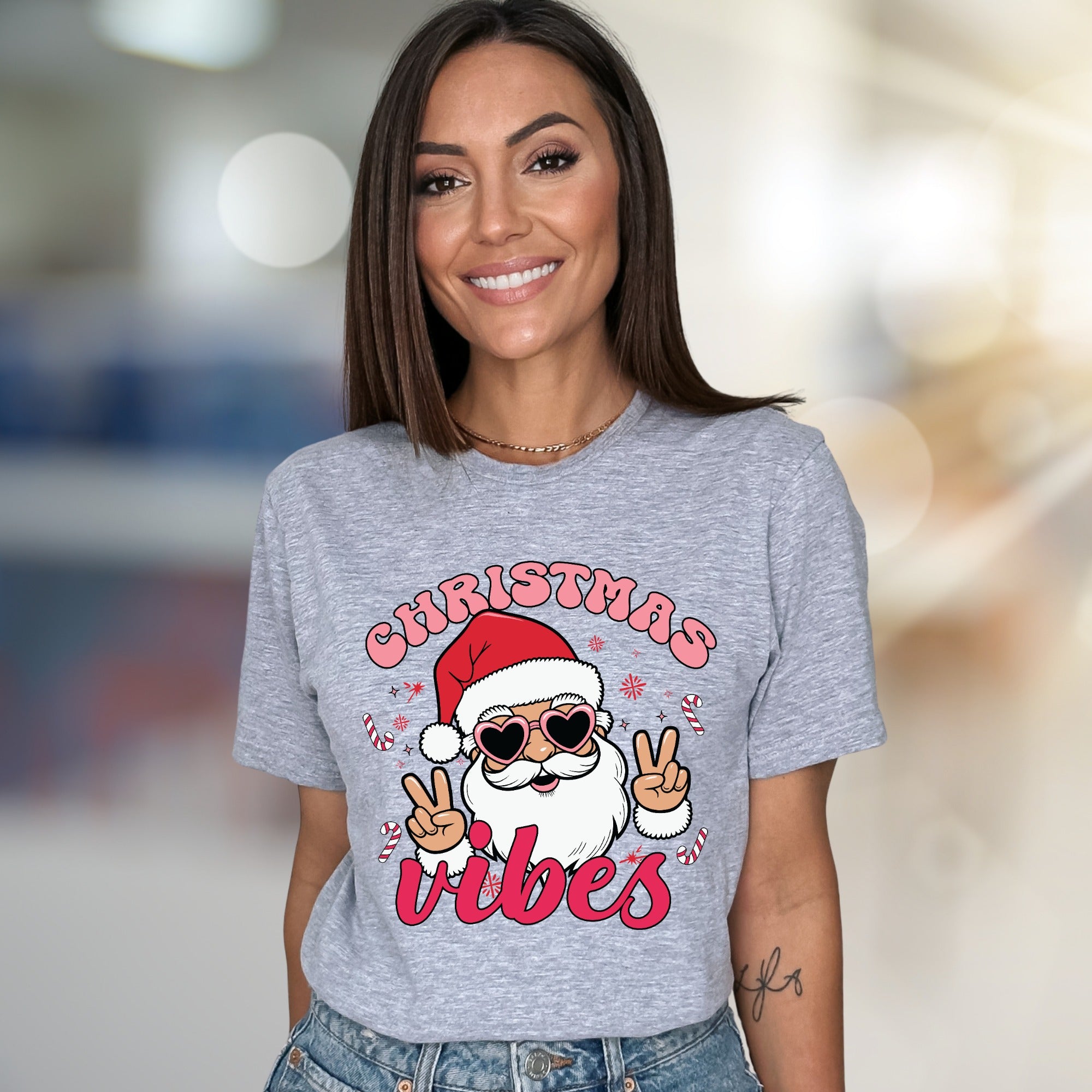 "Christmas Vibes" Groovy Santa Graphic Tee, a Festive Pick for Joy-Seekers