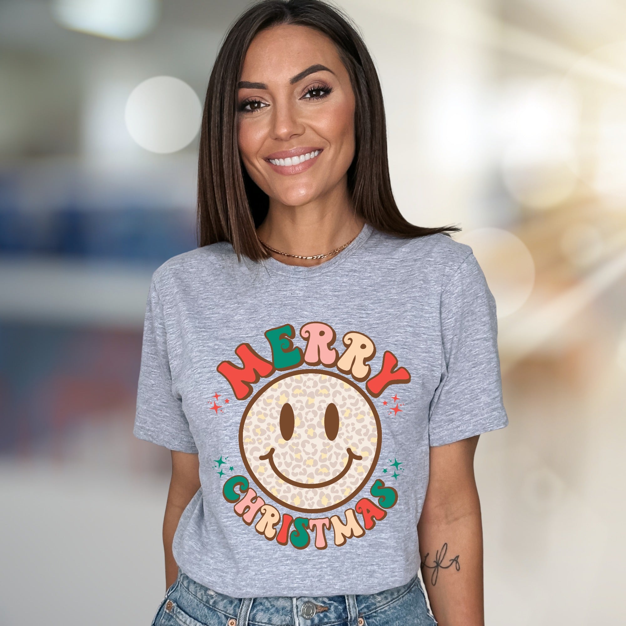 "Merry Christmas" Leopard Smiley Graphic Tee, a Festive Retro Pick for Holiday Lovers