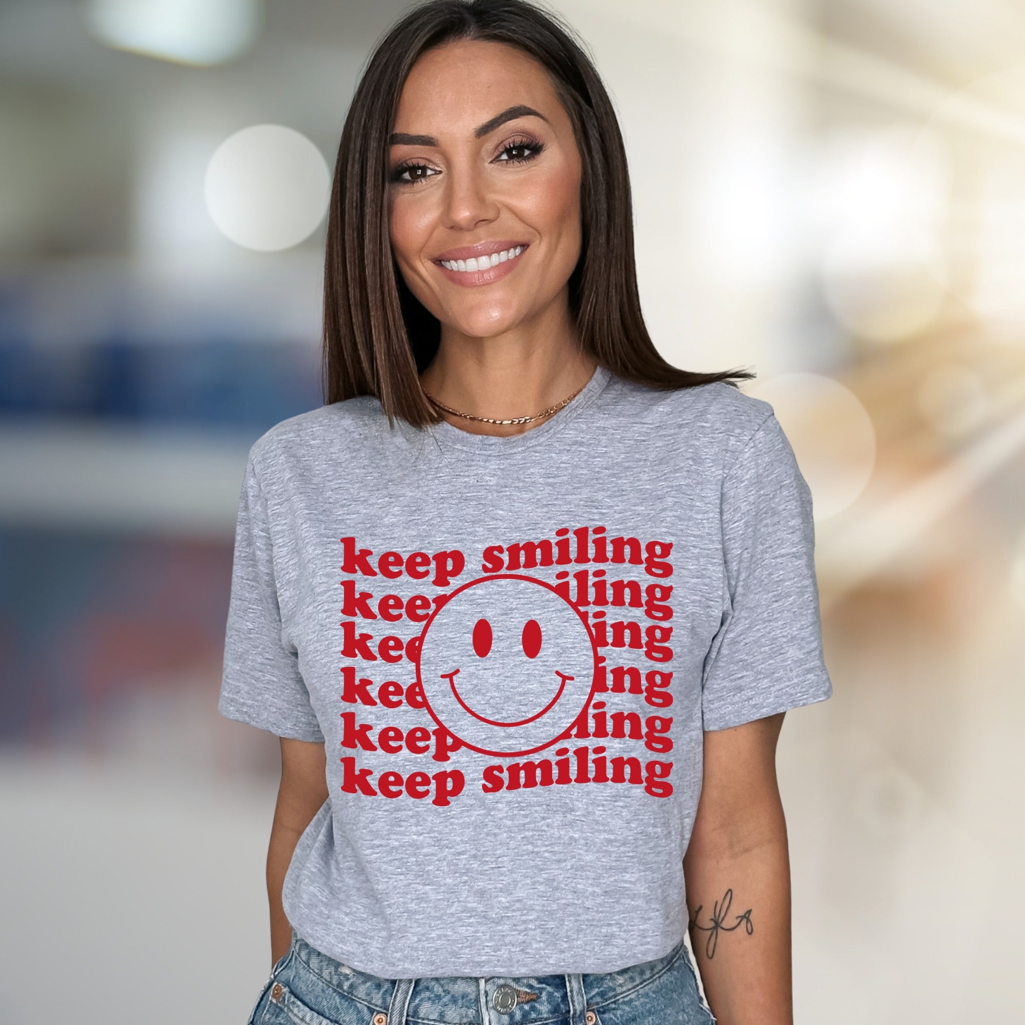 "keep smiling" Retro Smiley Face Graphic Tee, a Positive Vibe Pick for Everyone