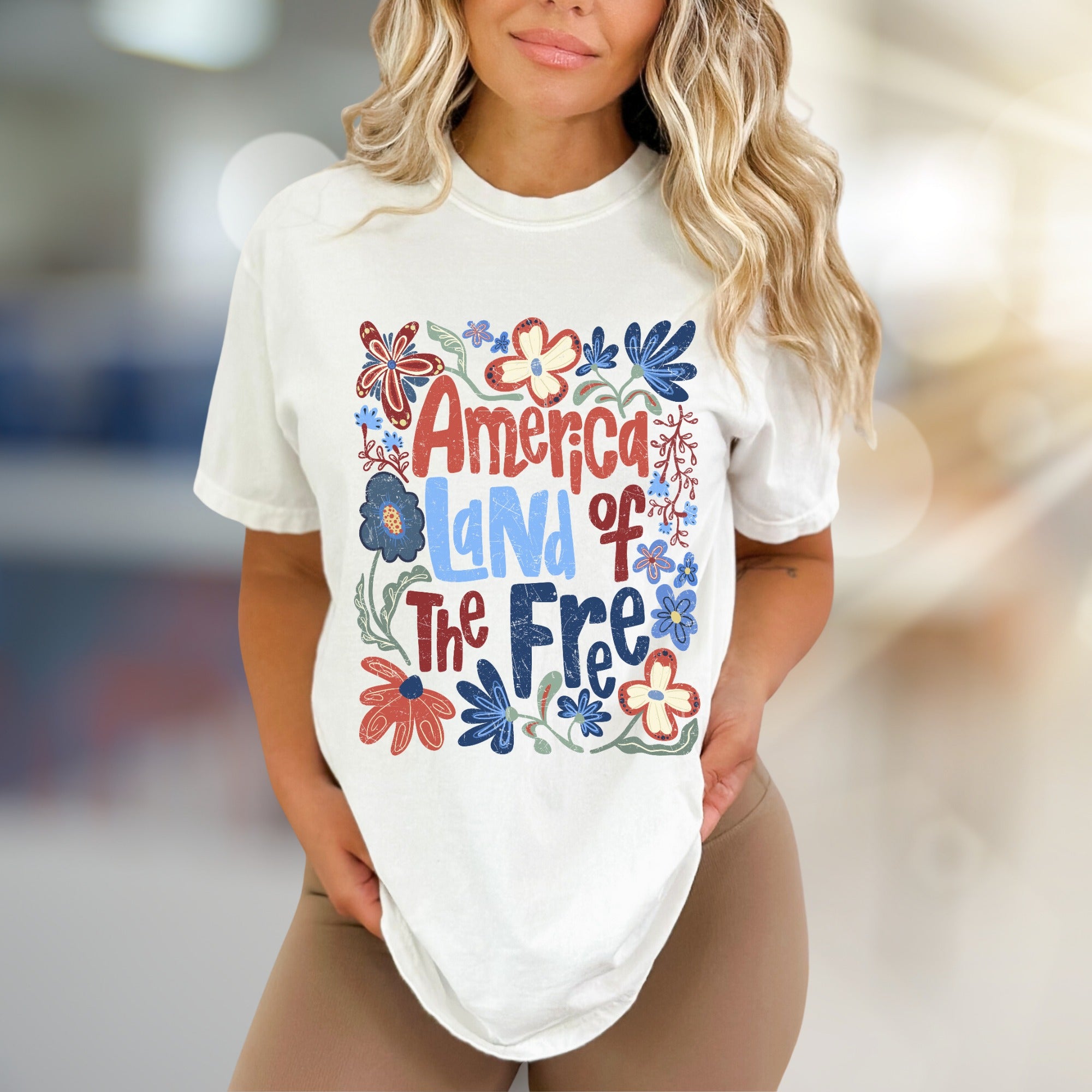 "America Land of The Free" Floral Graphic Tee, a Patriotic Casual Pick for Everyday Wear