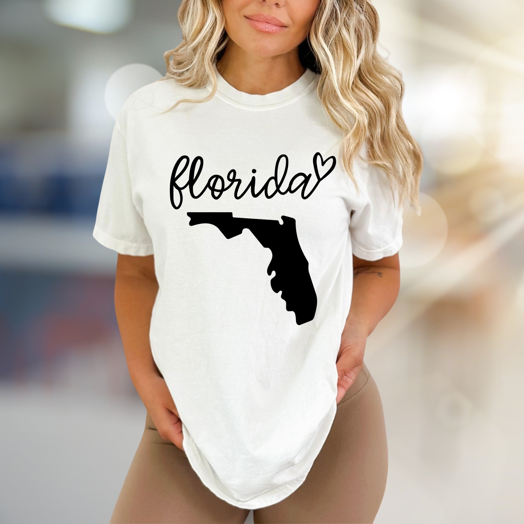 "Florida" State Outline & Script Graphic Tee, a Sunshine State Pick for Travelers
