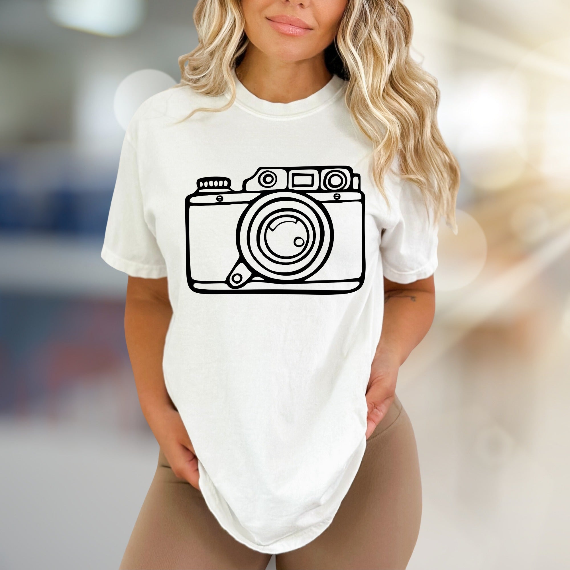 Minimalist Camera Outline Graphic Tee, A Photography Lover's Unisex Pick