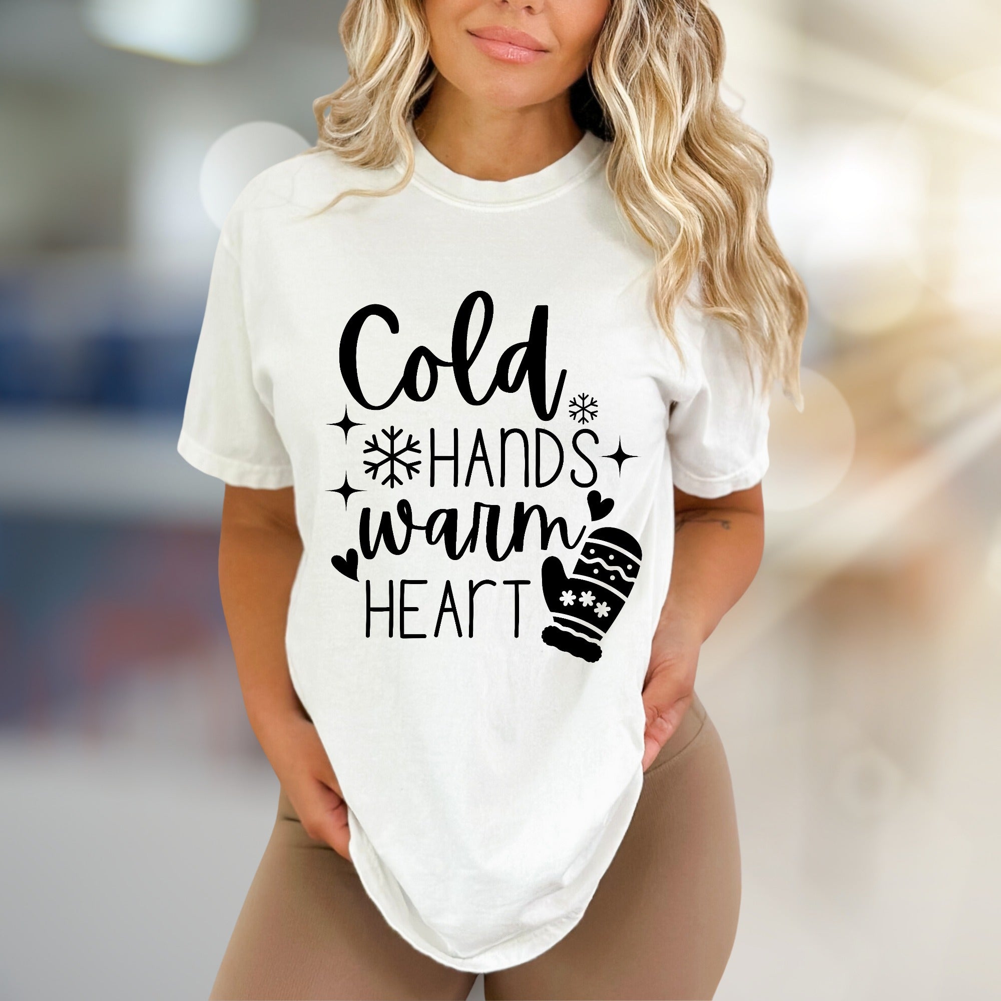 "Cold Hands Warm Heart" Winter Graphic Tee, a Cozy Pick for Holiday Enthusiasts