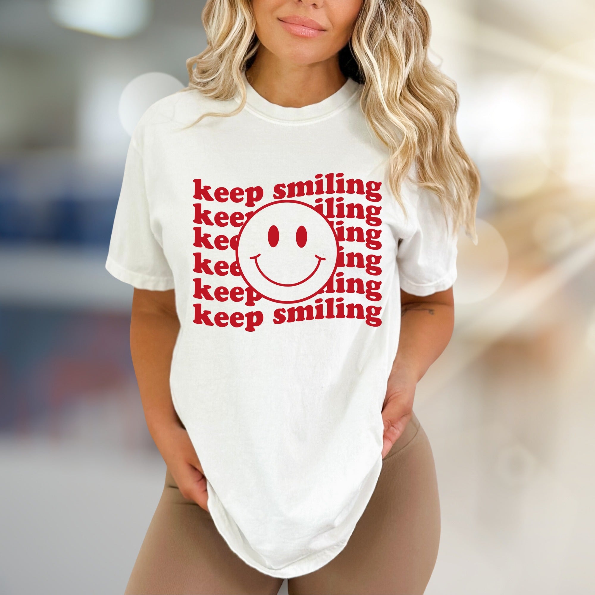 "keep smiling" Retro Smiley Face Graphic Tee, a Positive Vibe Pick for Everyone