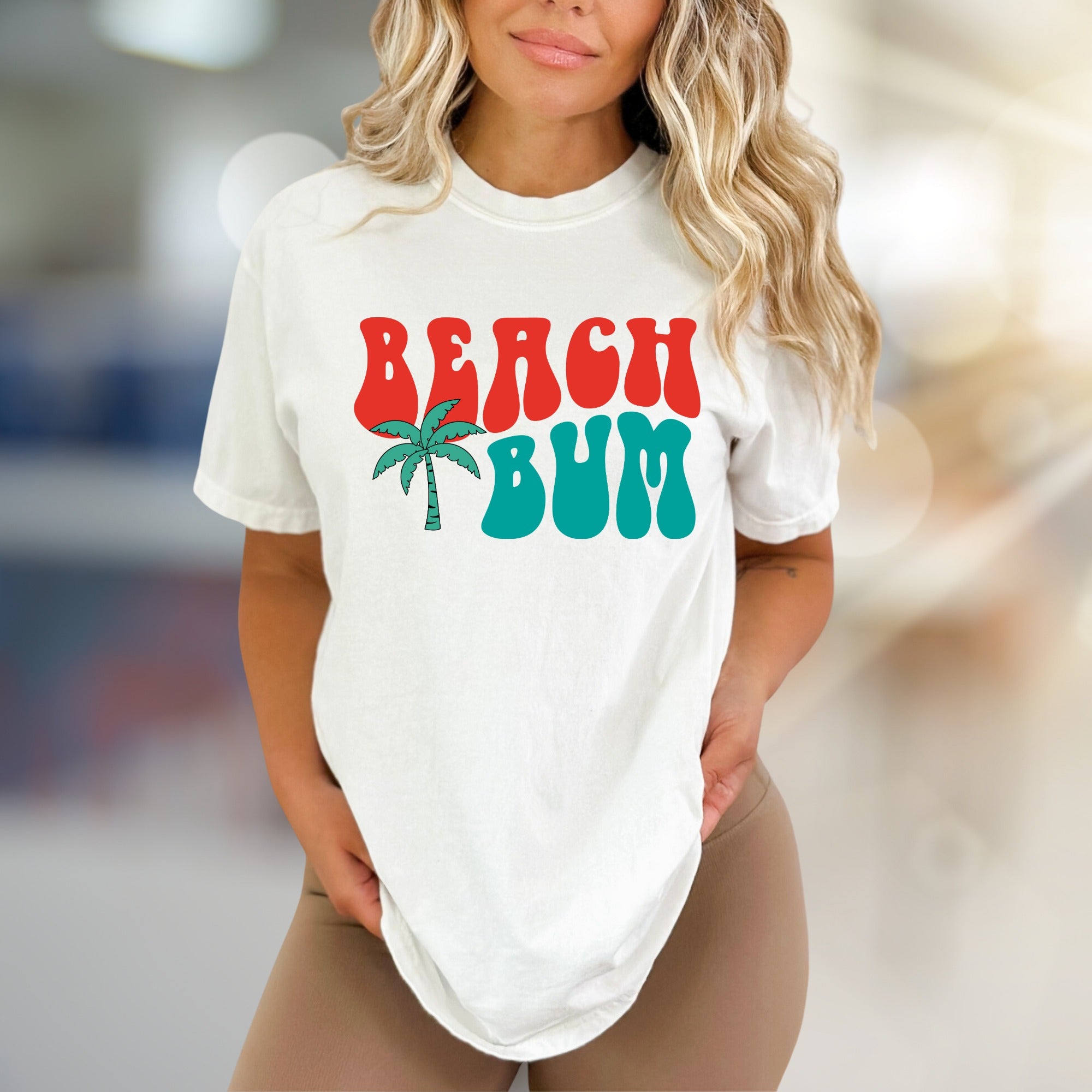 "Beach Bum" Retro Palm Graphic Tee, a Laid-Back Summer Pick for Vacationers