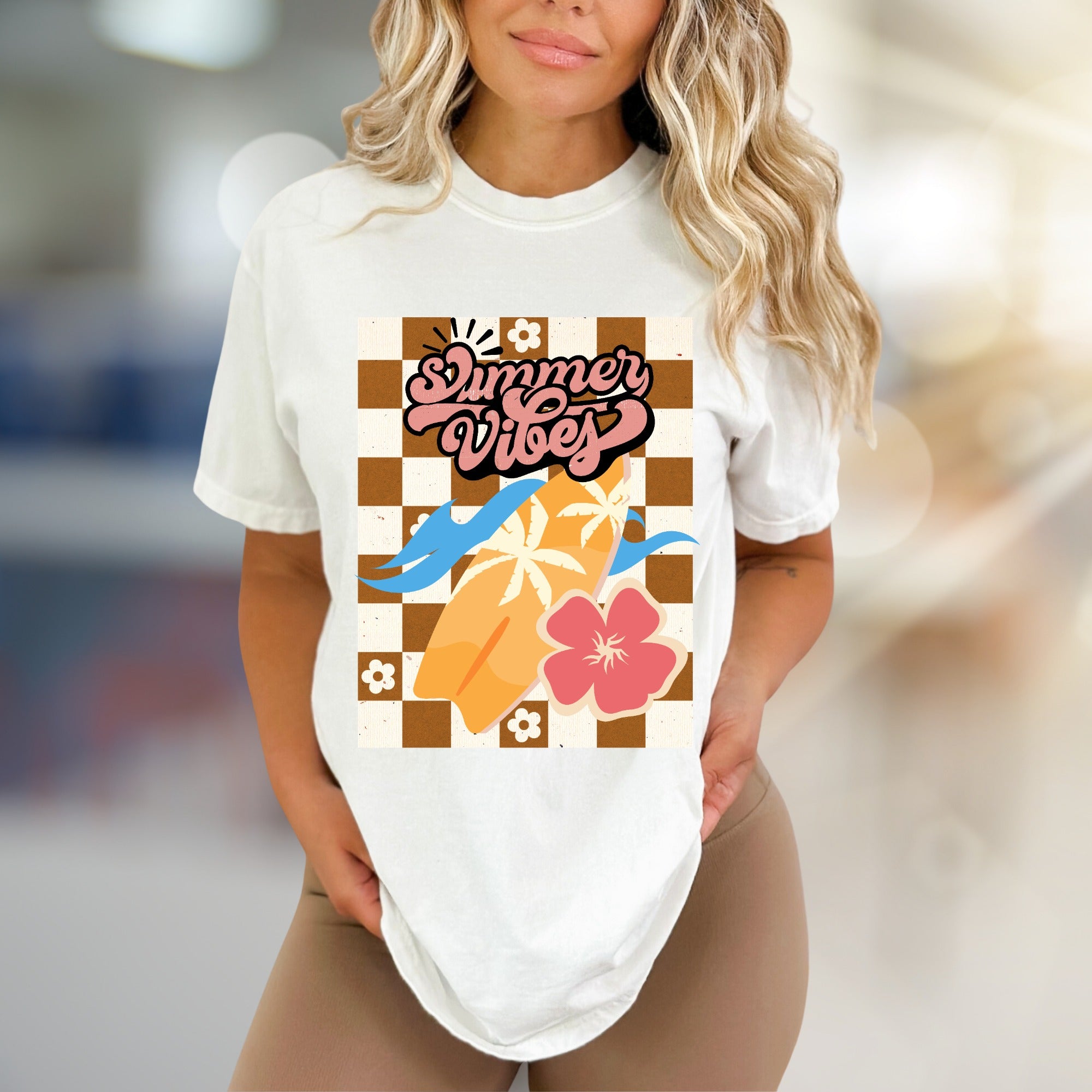 "Summer Vibes" Retro Tropic Graphic Tee, a Vacation Chic Pick for Beach Lovers