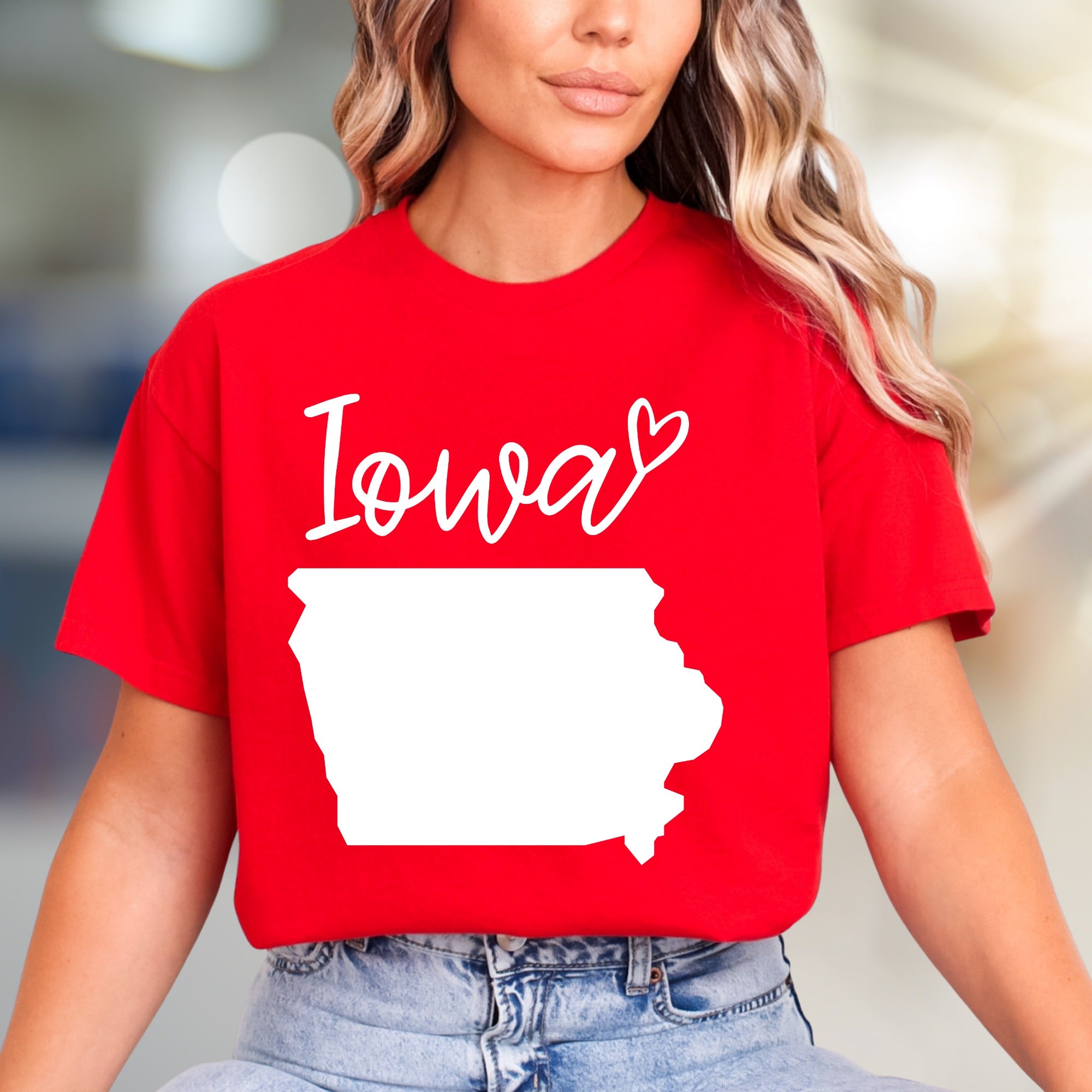“Iowa” State Outline Graphic Tee, a Hometown Love Pick for Residents