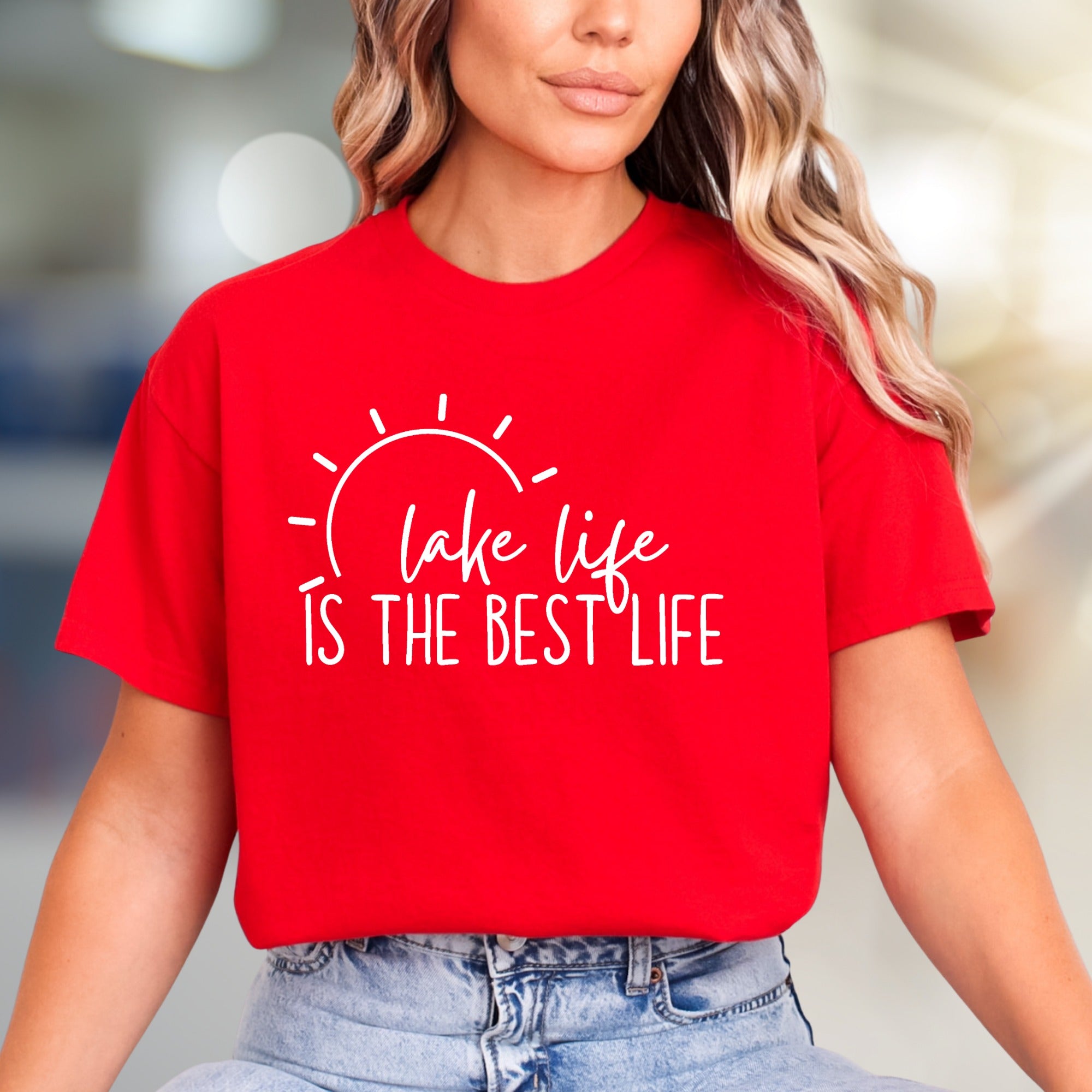 "Lake Life Is The Best Life" Sunny Slogan Graphic Tee, a Summertime Pick for Water Lovers