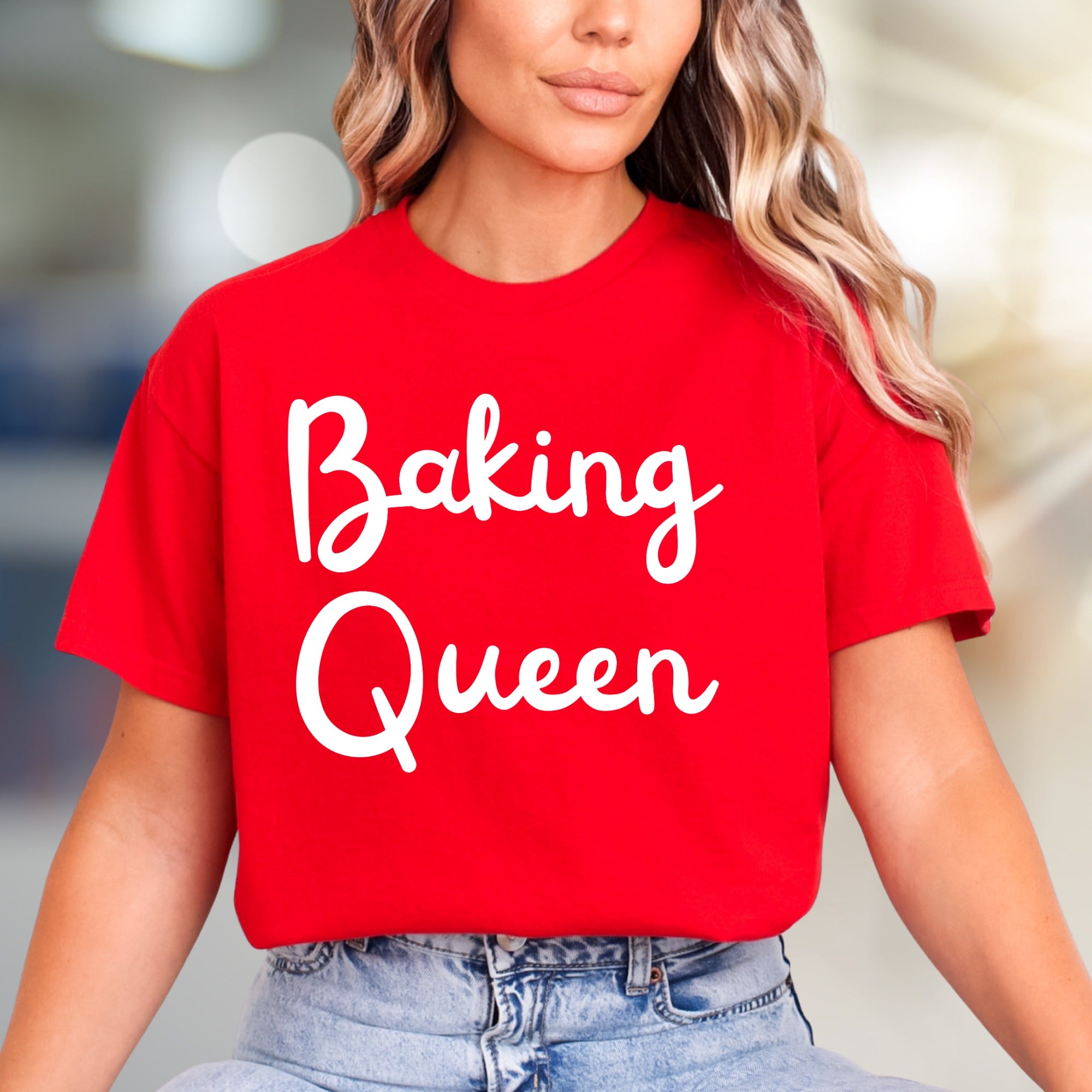 "Baking Queen" Script Graphic Tee, a Culinary Chic Pick for Home Bakers