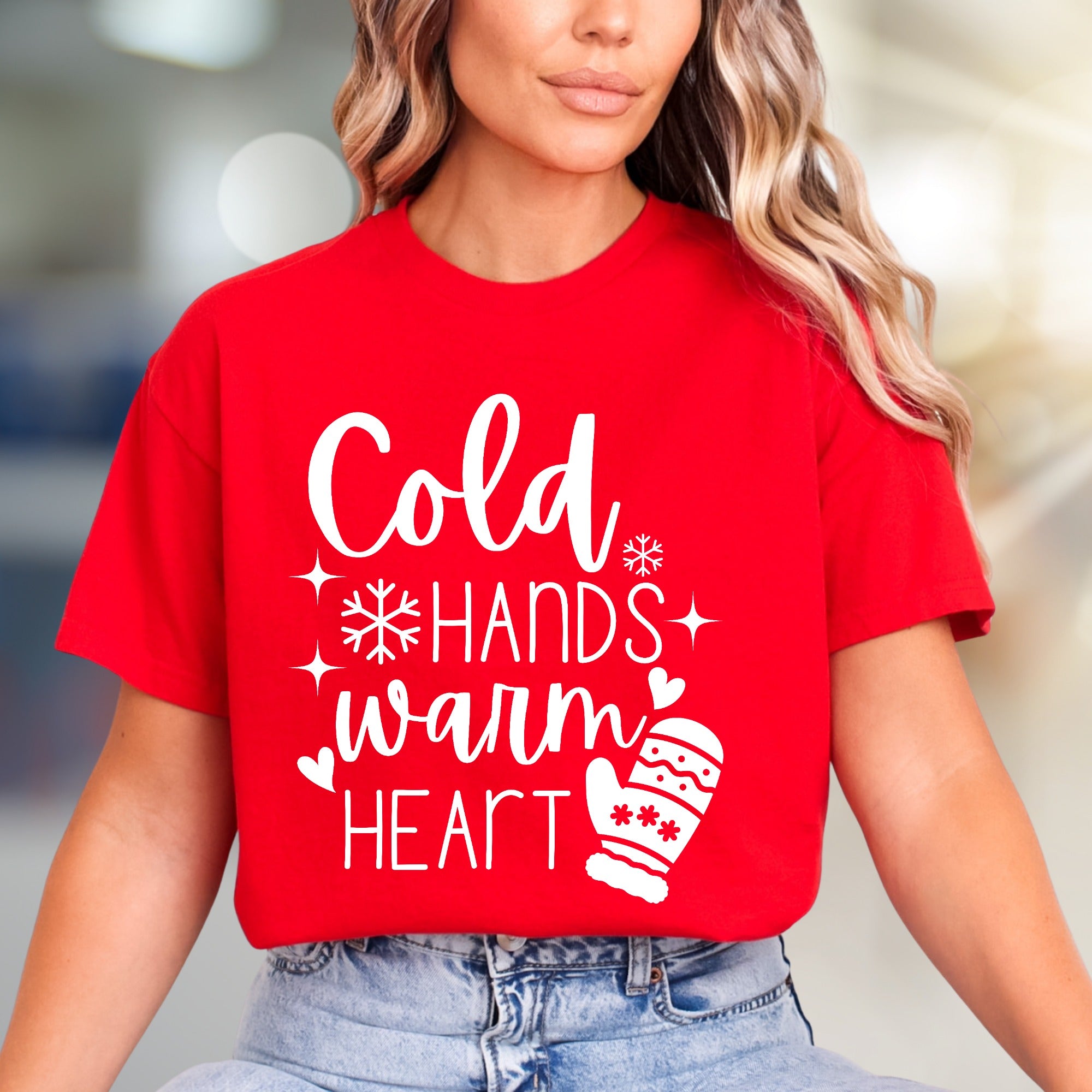 "Cold Hands Warm Heart" Winter Graphic Tee, a Cozy Pick for Holiday Enthusiasts