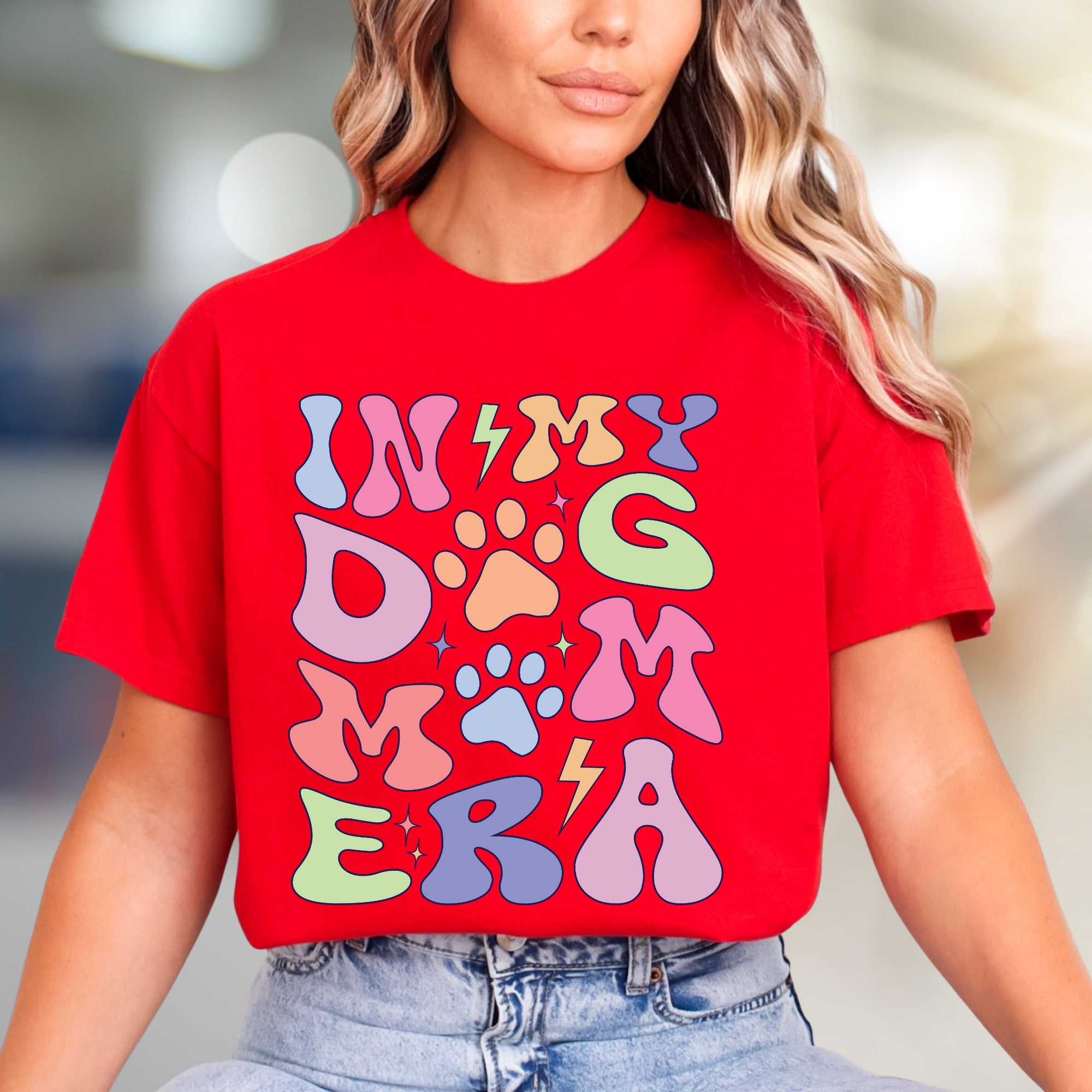 "In My Dog Mom Era" Retro Graphic Tee, a Vibrant Pick for Pet Lovers