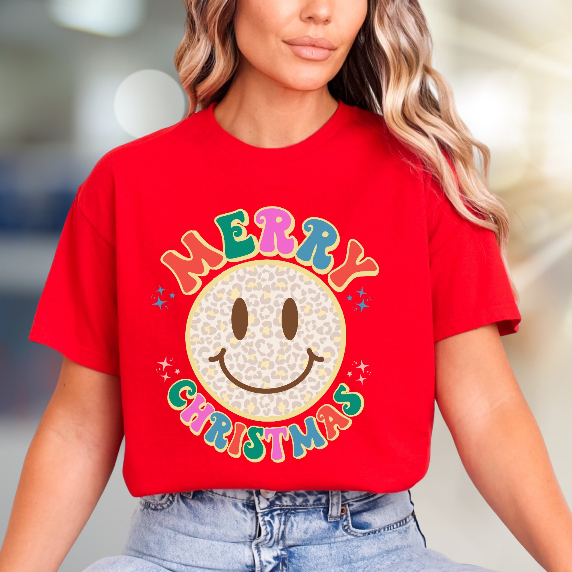 "Merry Christmas" Leopard Smiley Graphic Tee, a Festive Retro Pick for Holiday Lovers